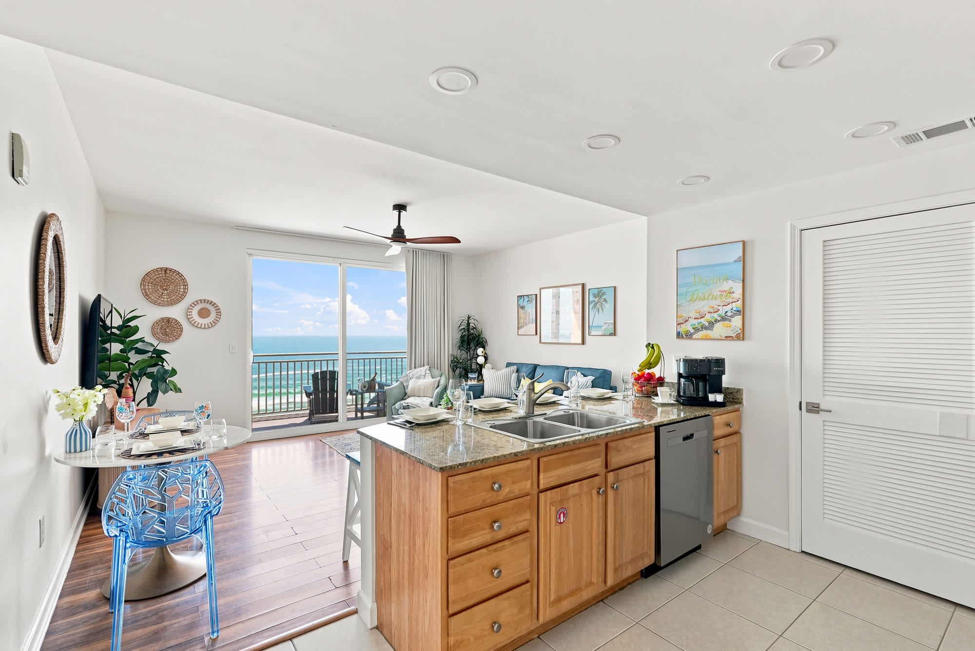 Splash 804E – Open-concept kitchen and living area with ocean view, dining table, and modern decor.