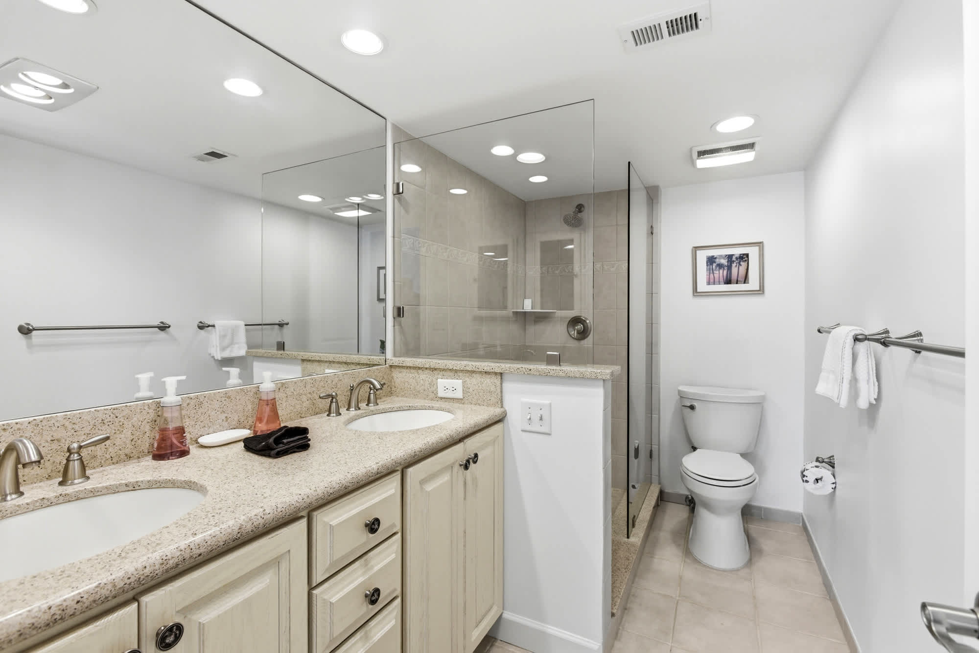 Primary En-Suite Bathroom
