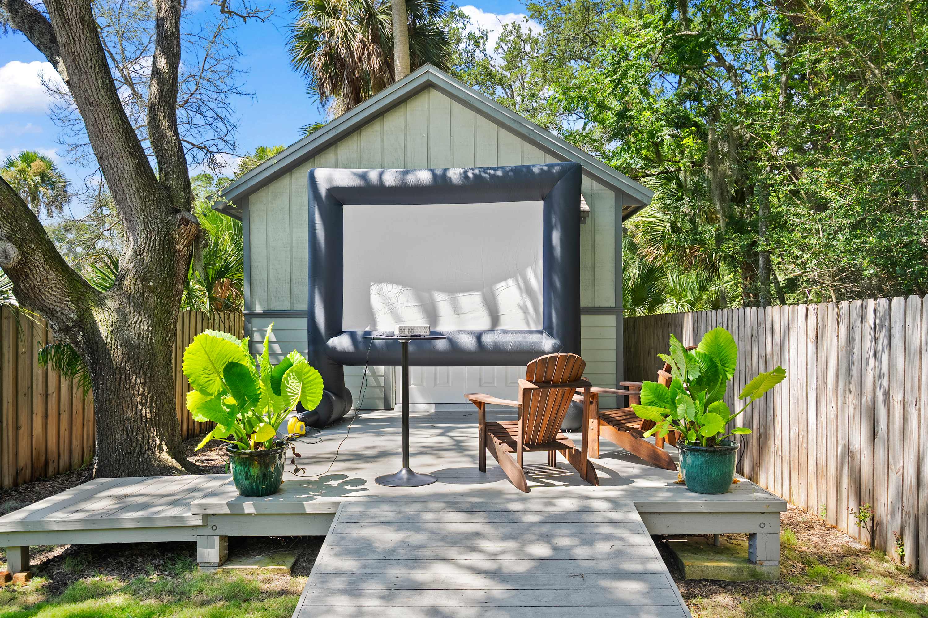 Family Friendly, Pizza Oven & BBQ, Near Downtown