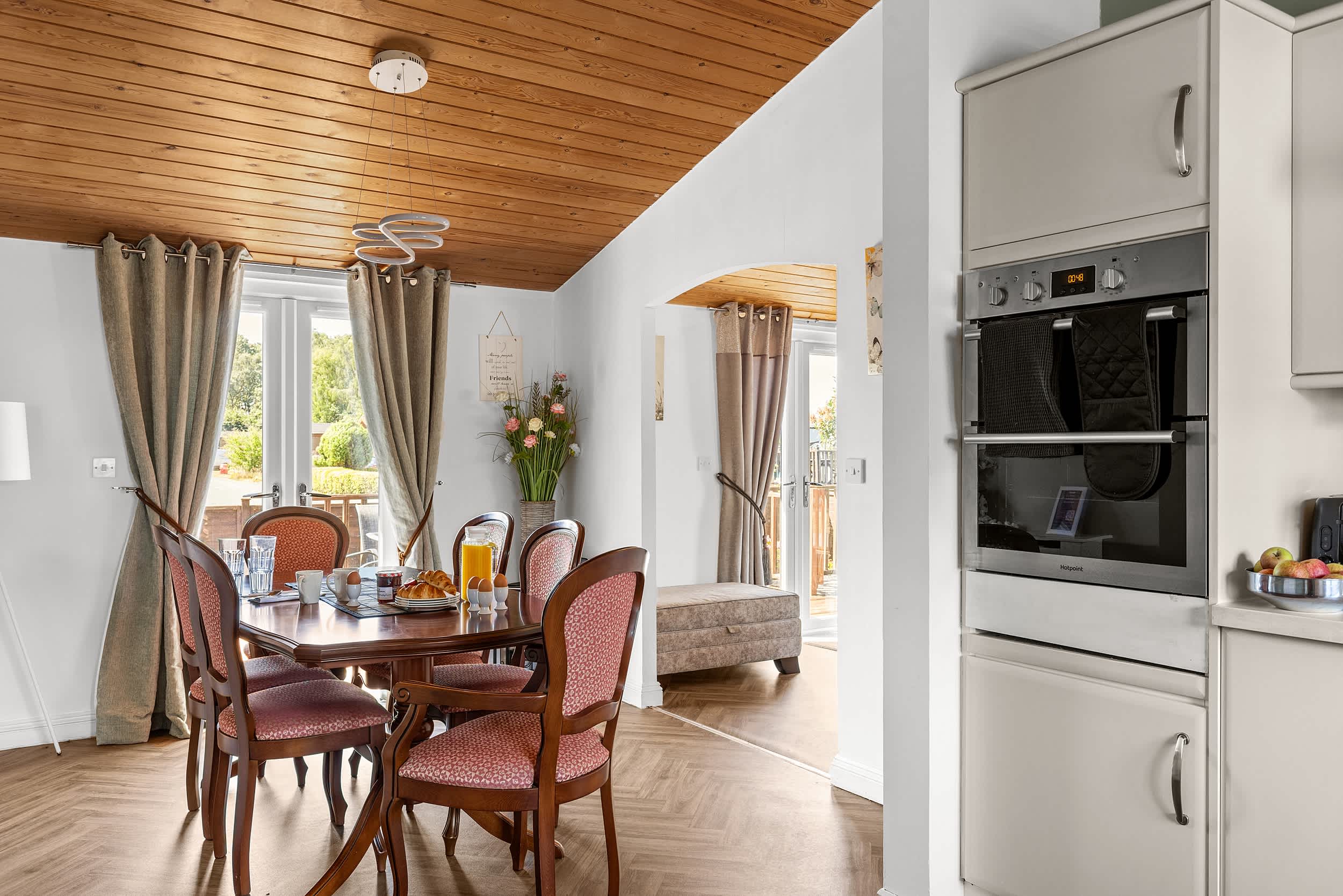 York Retreat: Private Hot Tub, Pet-Friendly Lodge in 86 Florida Keys YO41 5PF - Property image 10 - VivreStays