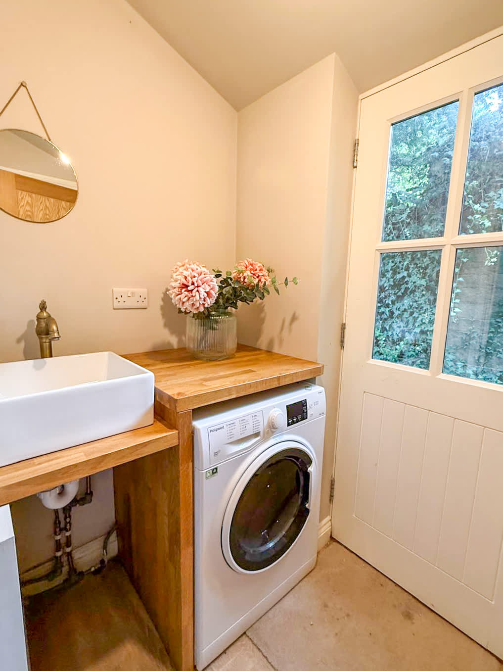 Pear Tree Cottage Village Thatched Home & Hot Tub in Saint Leonards View SP6 3PZ - Property image 49 - VivreStays
