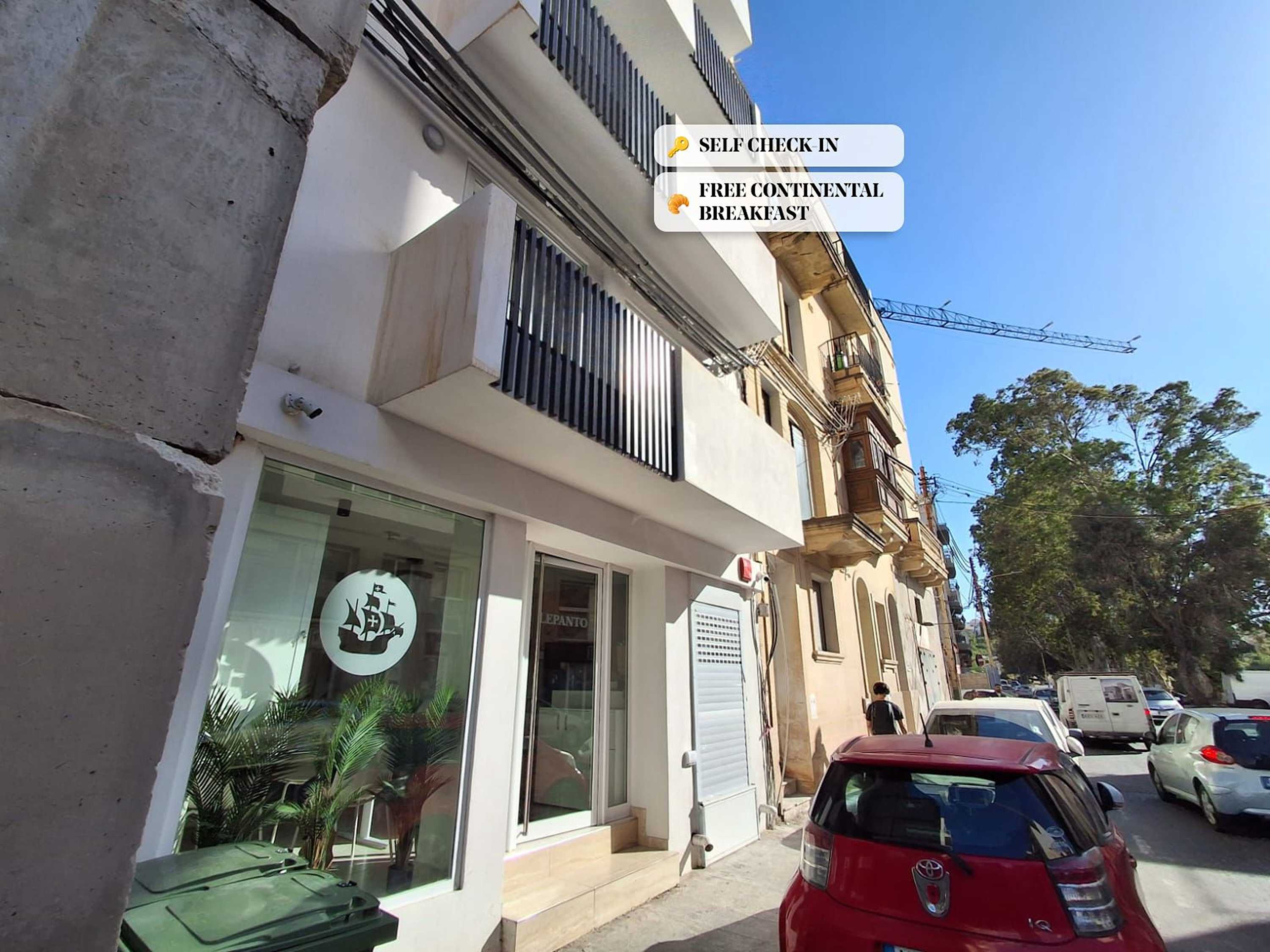 Lepanto · Modern Twin Room with Balcony — L-Imsida, L-Imsida — vacation rental