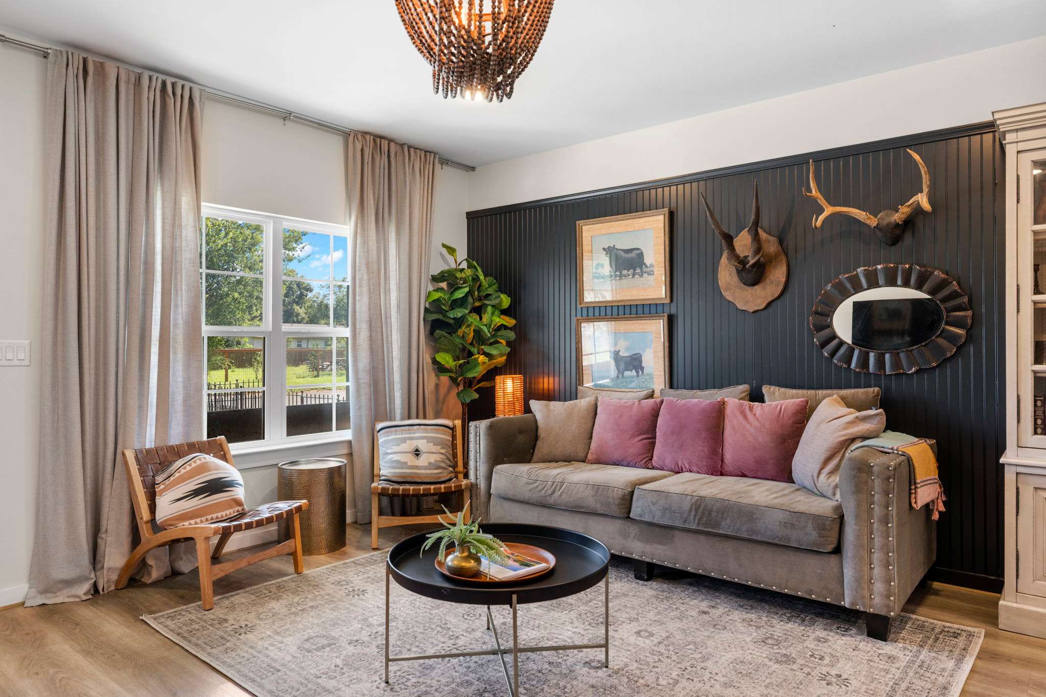 Apple Street Getaway - Fire Pit & Close to Main St