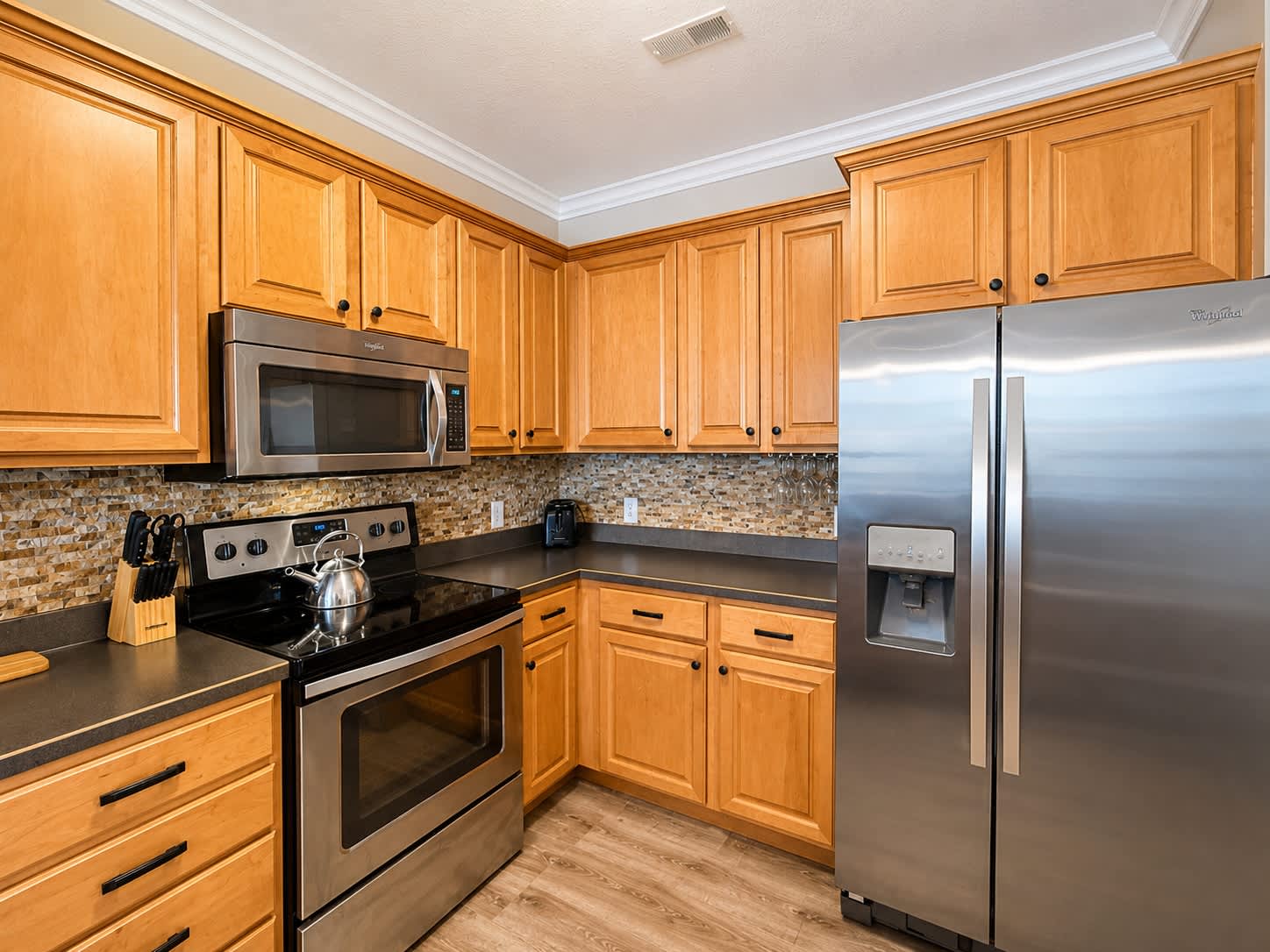 A kitchen built for easy mornings and lakeside meals