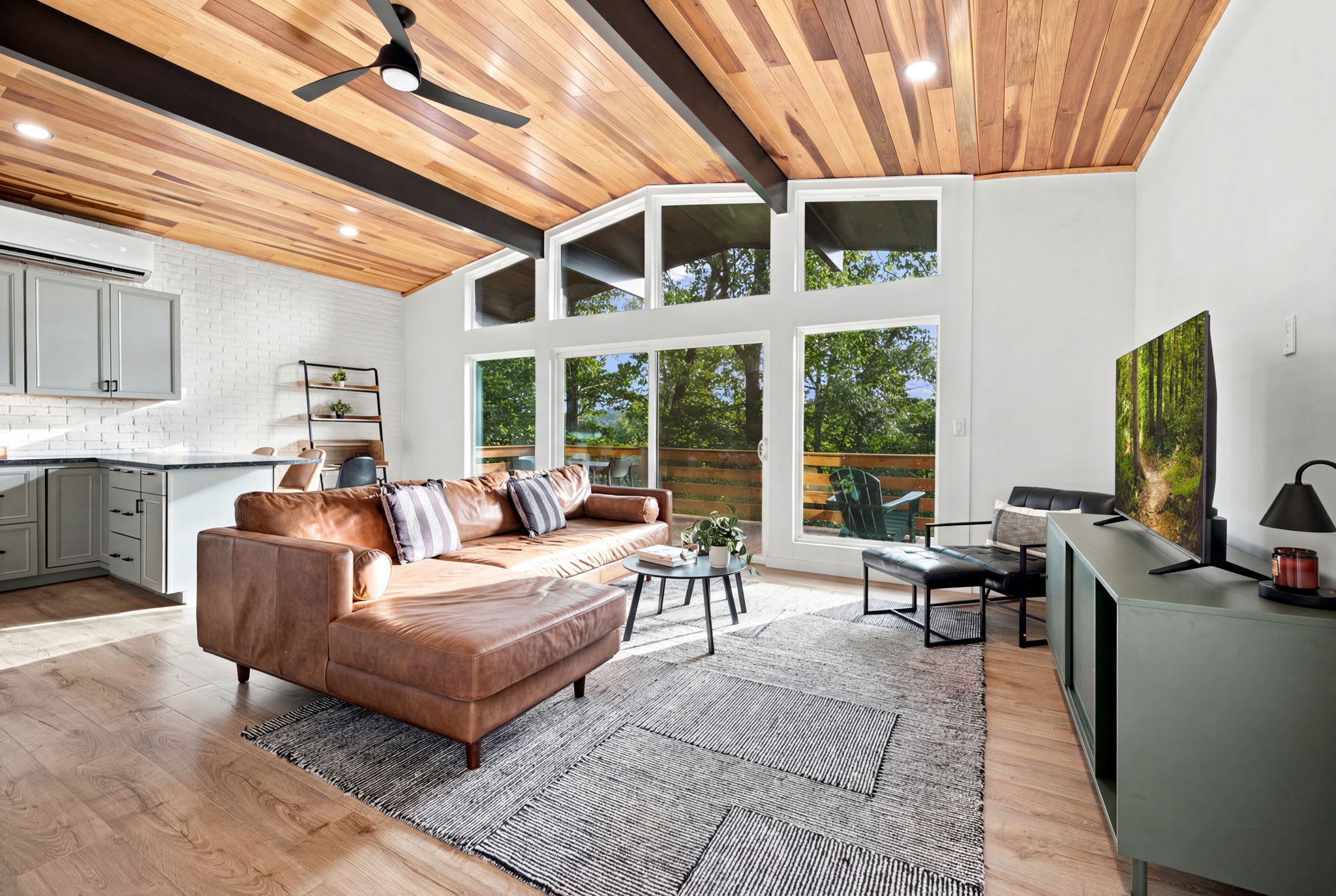 MTB and Pet Friendly Vacation Rental in Bella Vista - 3 miles to Lake Avalon!