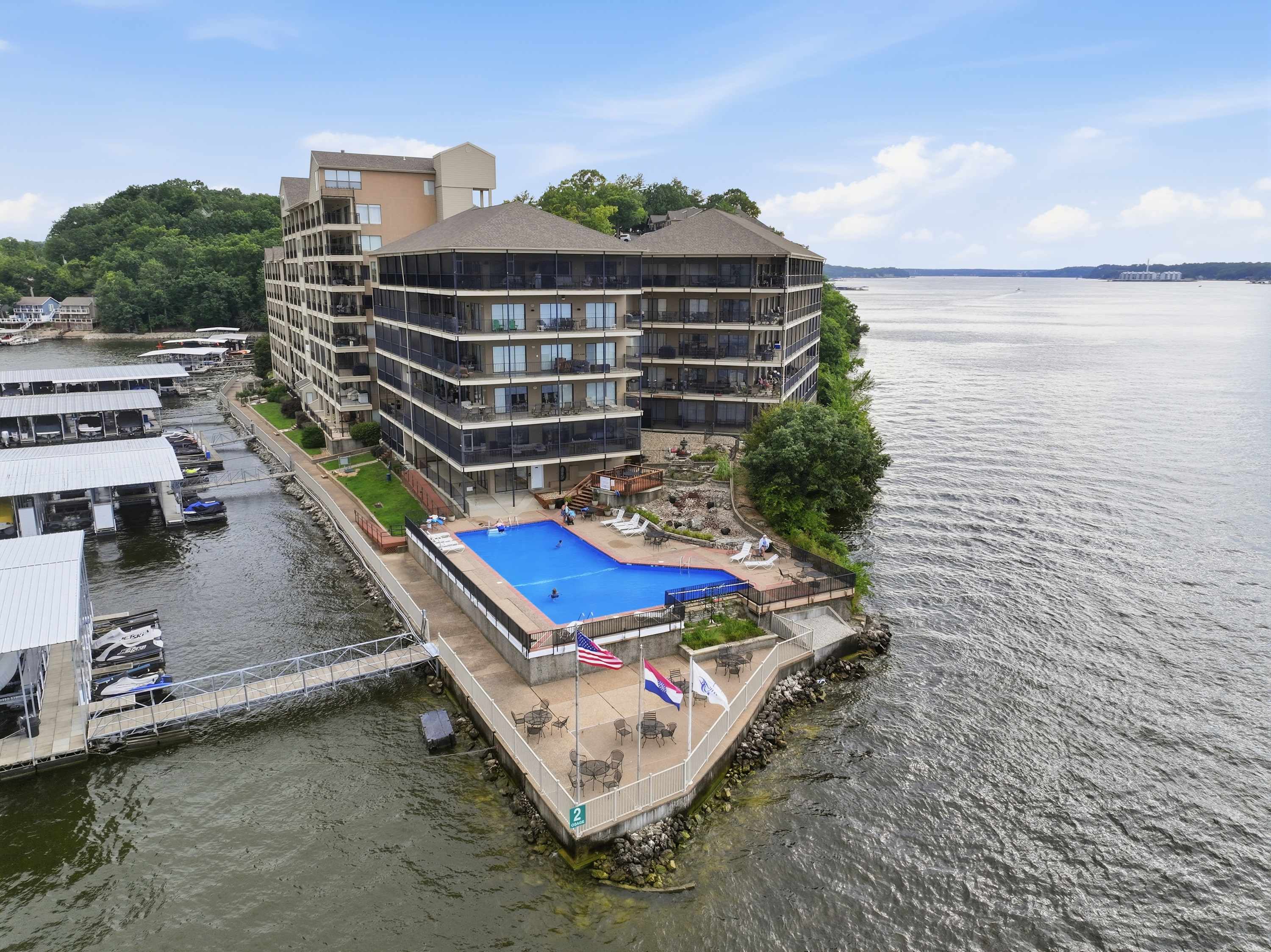 100% Renovated | Lakefront | Pool | Elevator | - Foto 35