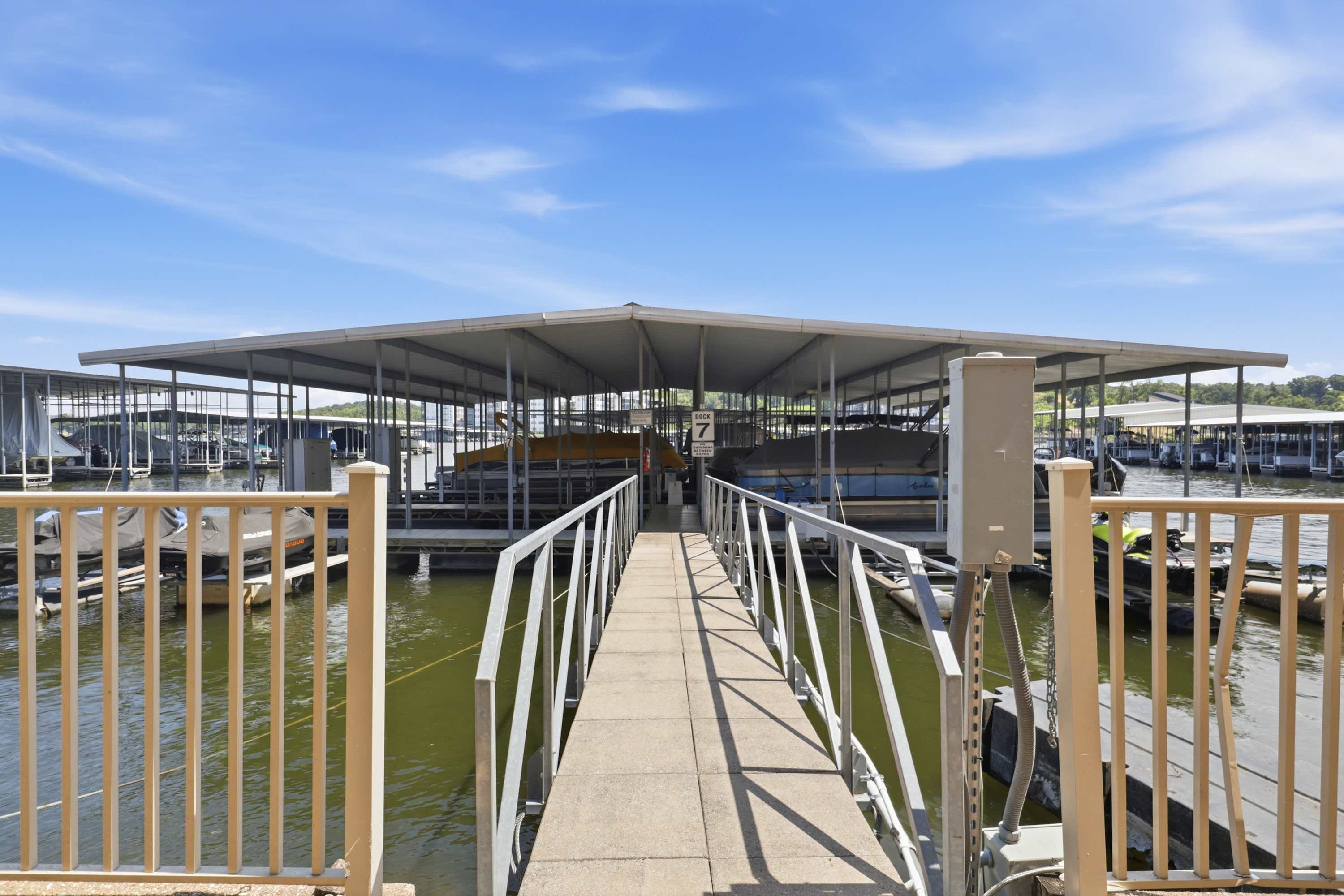 100% Renovated | Lakefront | Pool | Elevator | - Foto 40