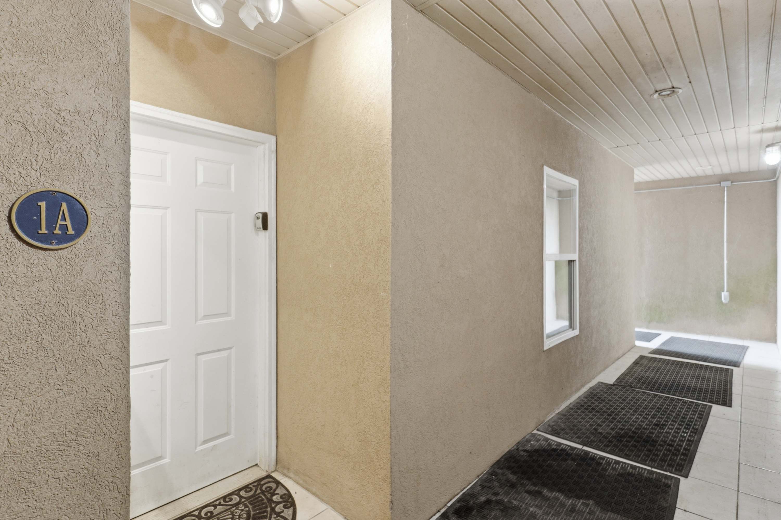 100% Renovated | Lakefront | Pool | Elevator | - Foto 43