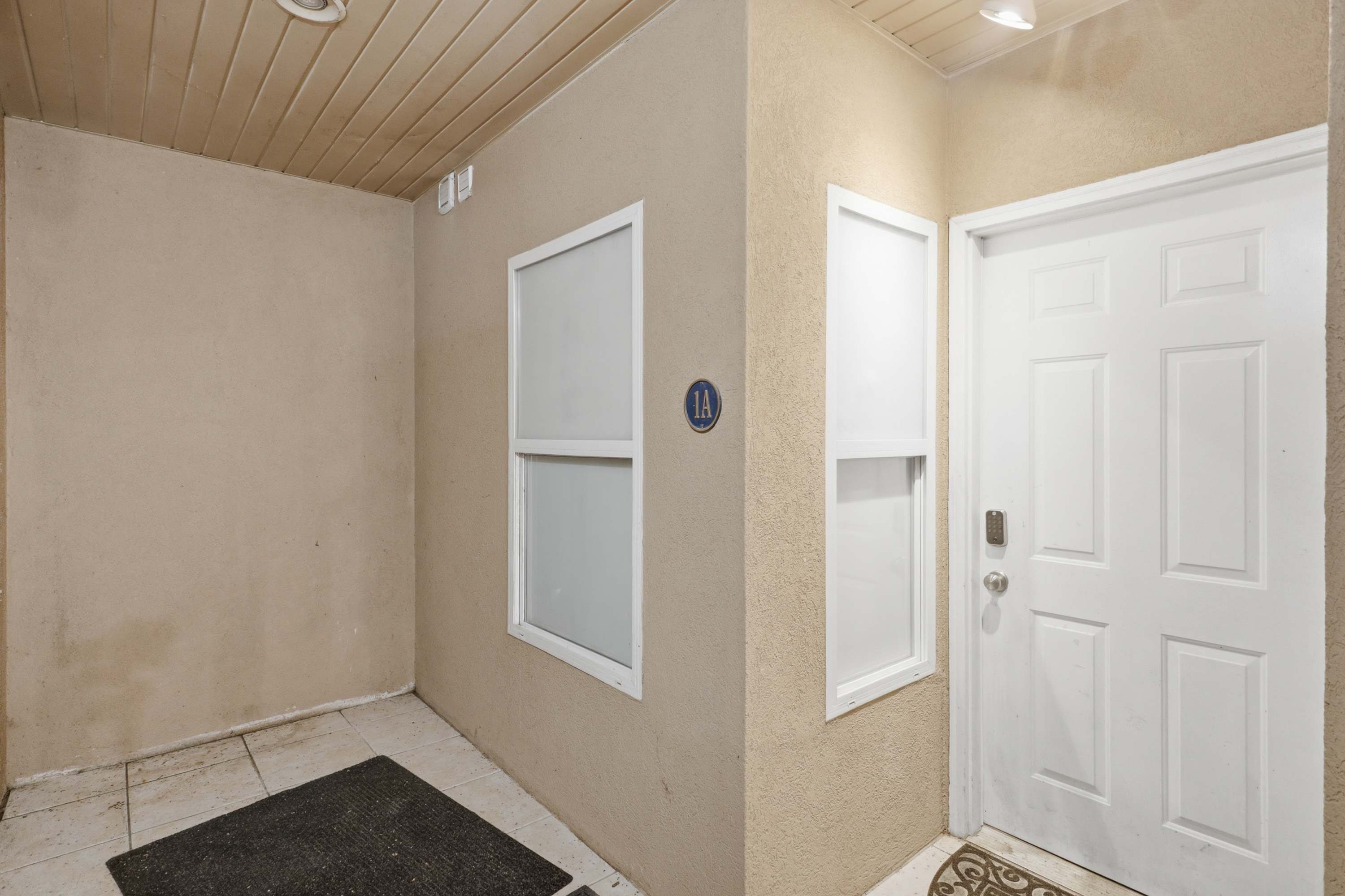 100% Renovated | Lakefront | Pool | Elevator | - Foto 44