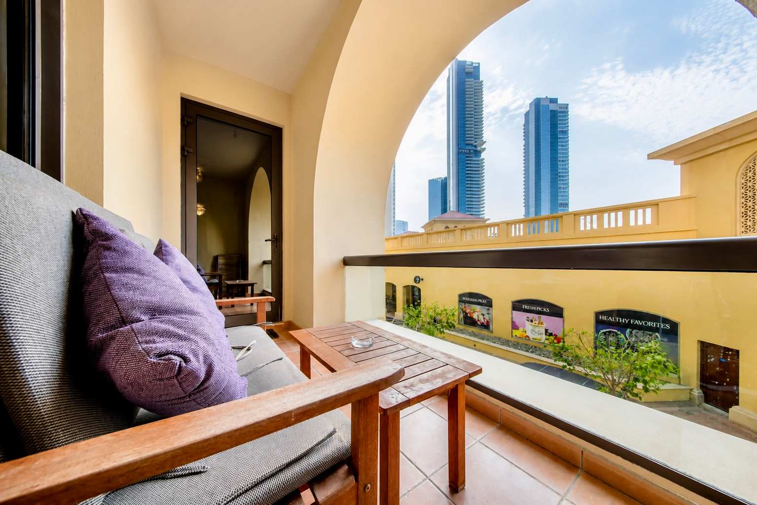 Luxury JBR Apartment: Beachfront Bliss & Stunning Views! - Image 34
