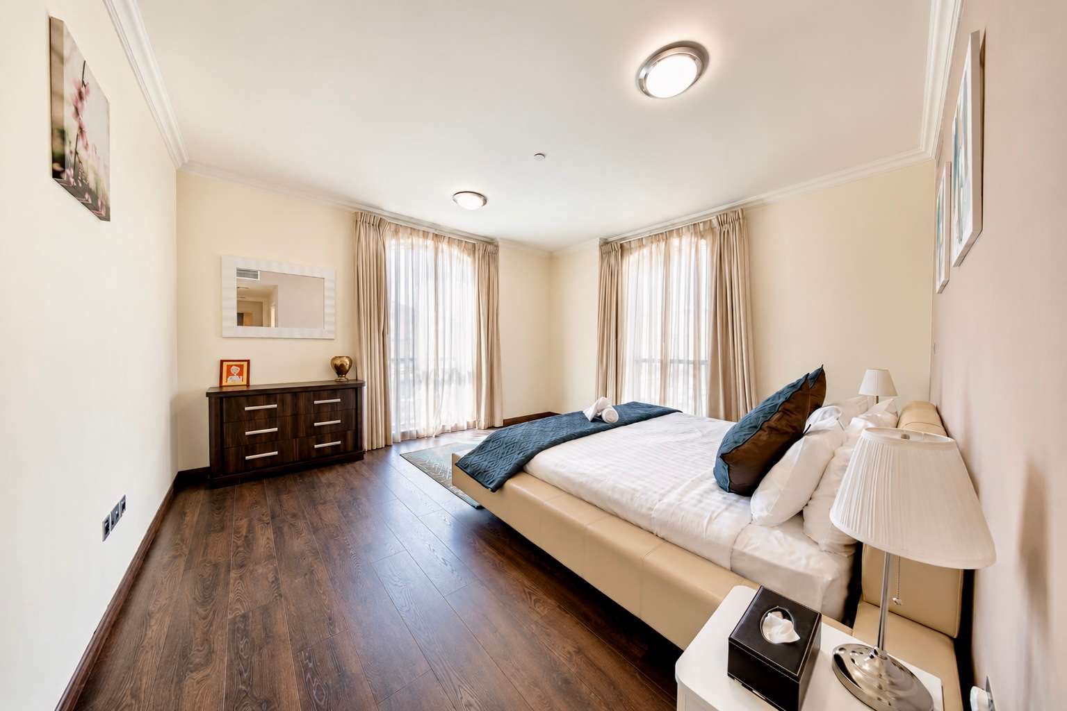 Luxury JBR Apartment: Beachfront Bliss & Stunning Views! - Image 23