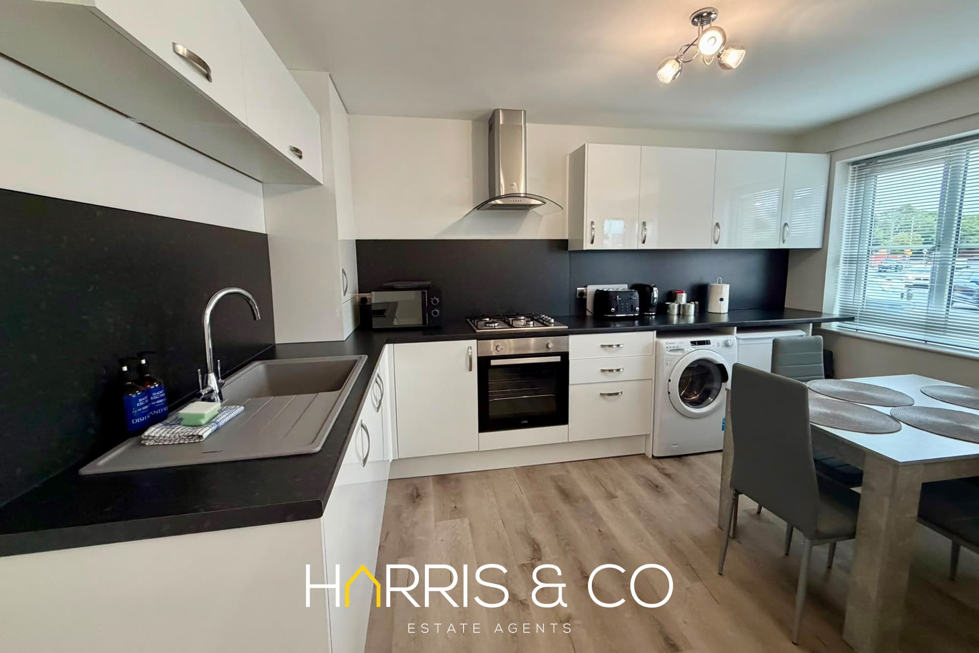 Lower Marsh Apartment in Apartment 1, 185A Fleetwood Road North FY5 4BH - Property image 15 - VivreStays