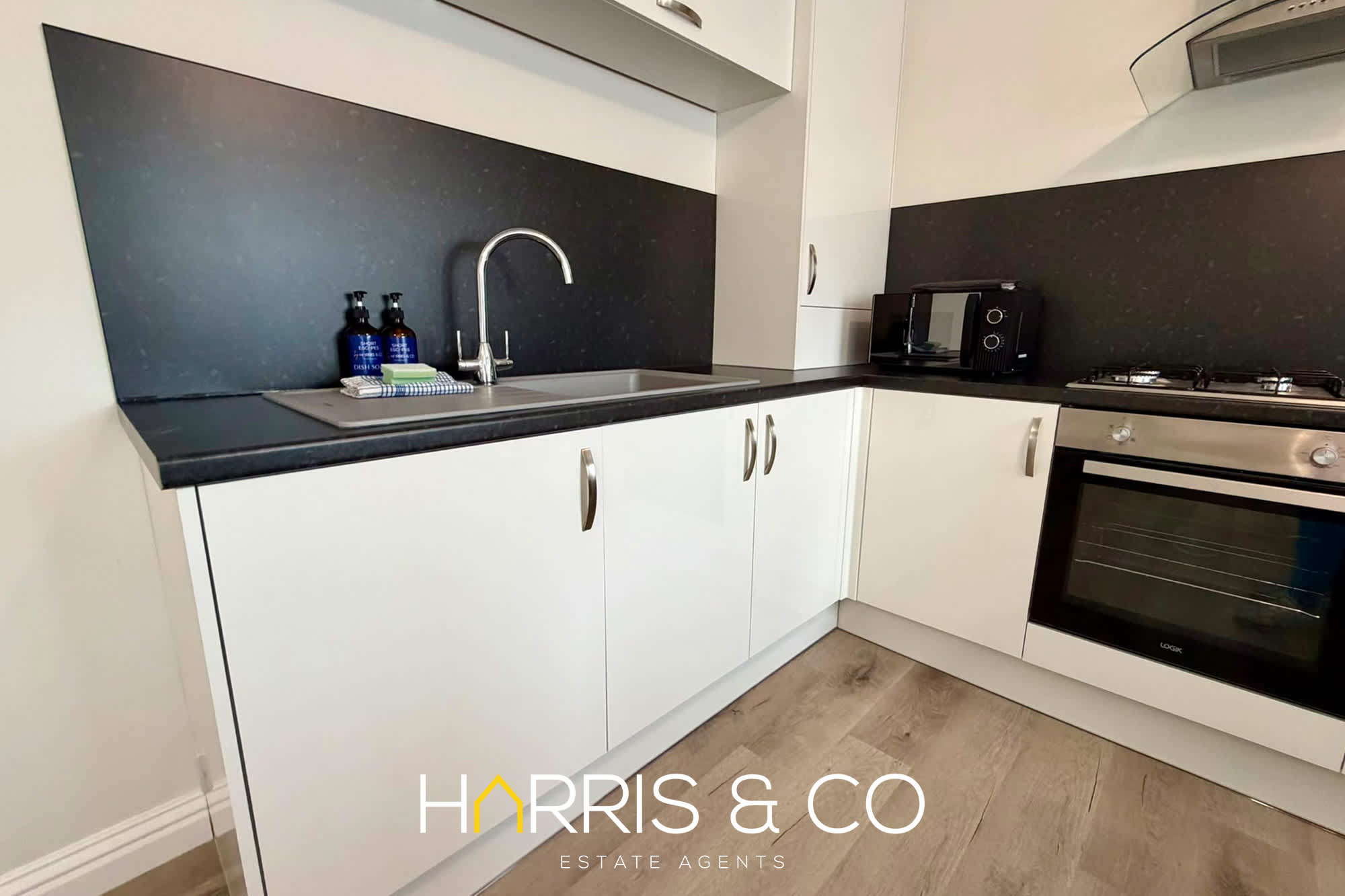 Lower Marsh Apartment in Apartment 1, 185A Fleetwood Road North FY5 4BH - Property image 20 - VivreStays