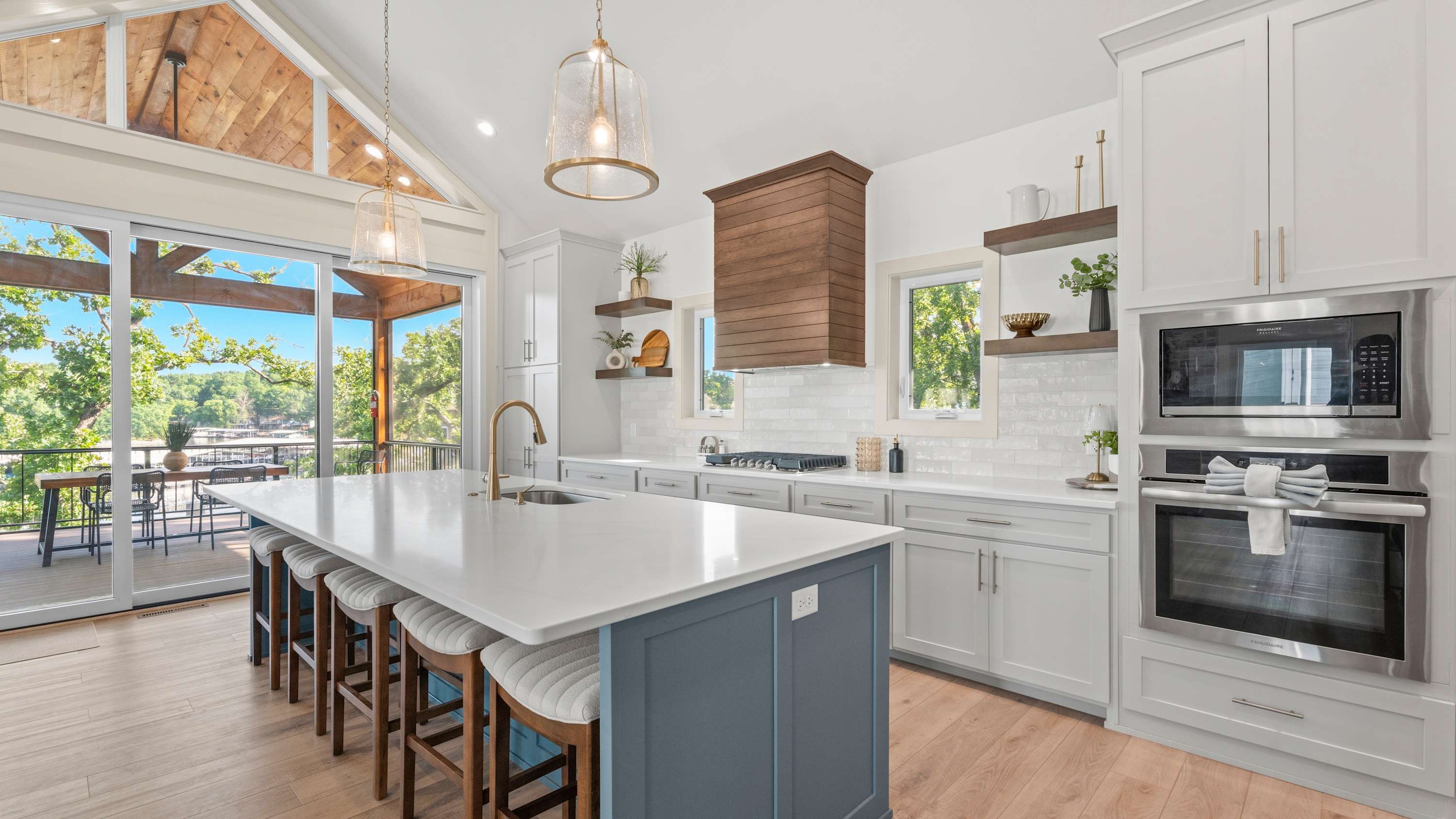 The sophisticated kitchen is well equipped for an unforgettable getaway​