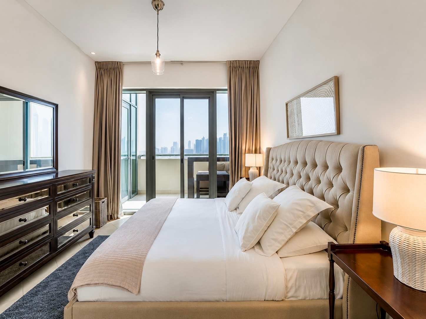 Luxury Dubai Apartment with Pool & Golf View - Image 11