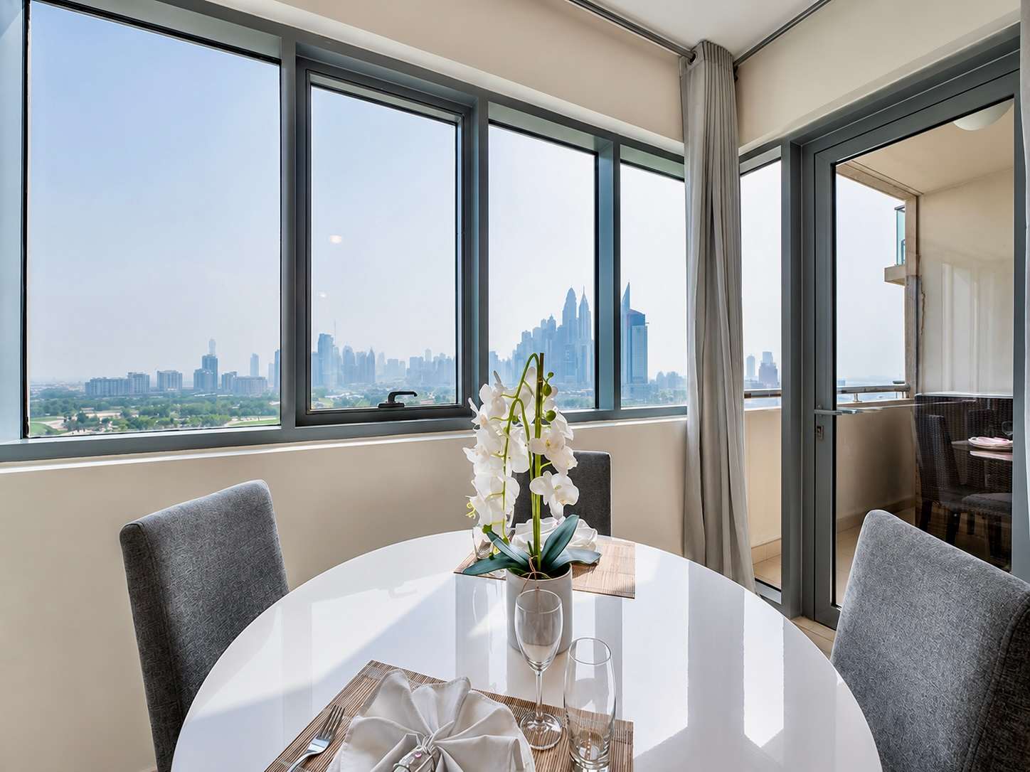 Luxury Dubai Apartment with Pool & Golf View - Image 6