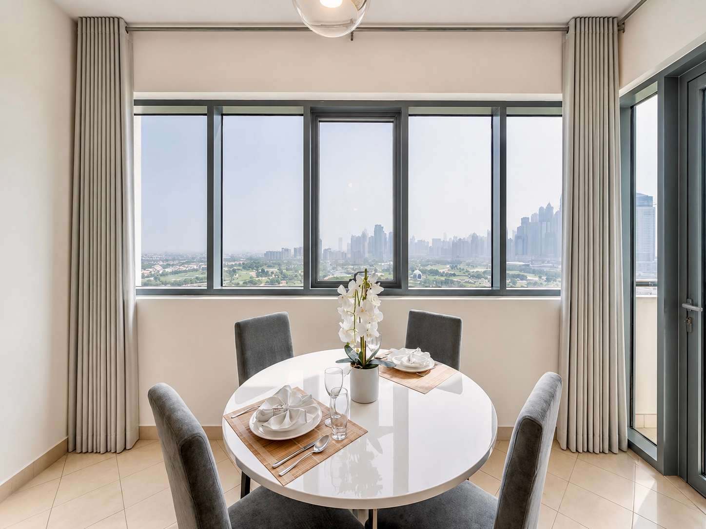 Luxury Dubai Apartment with Pool & Golf View - Image 5