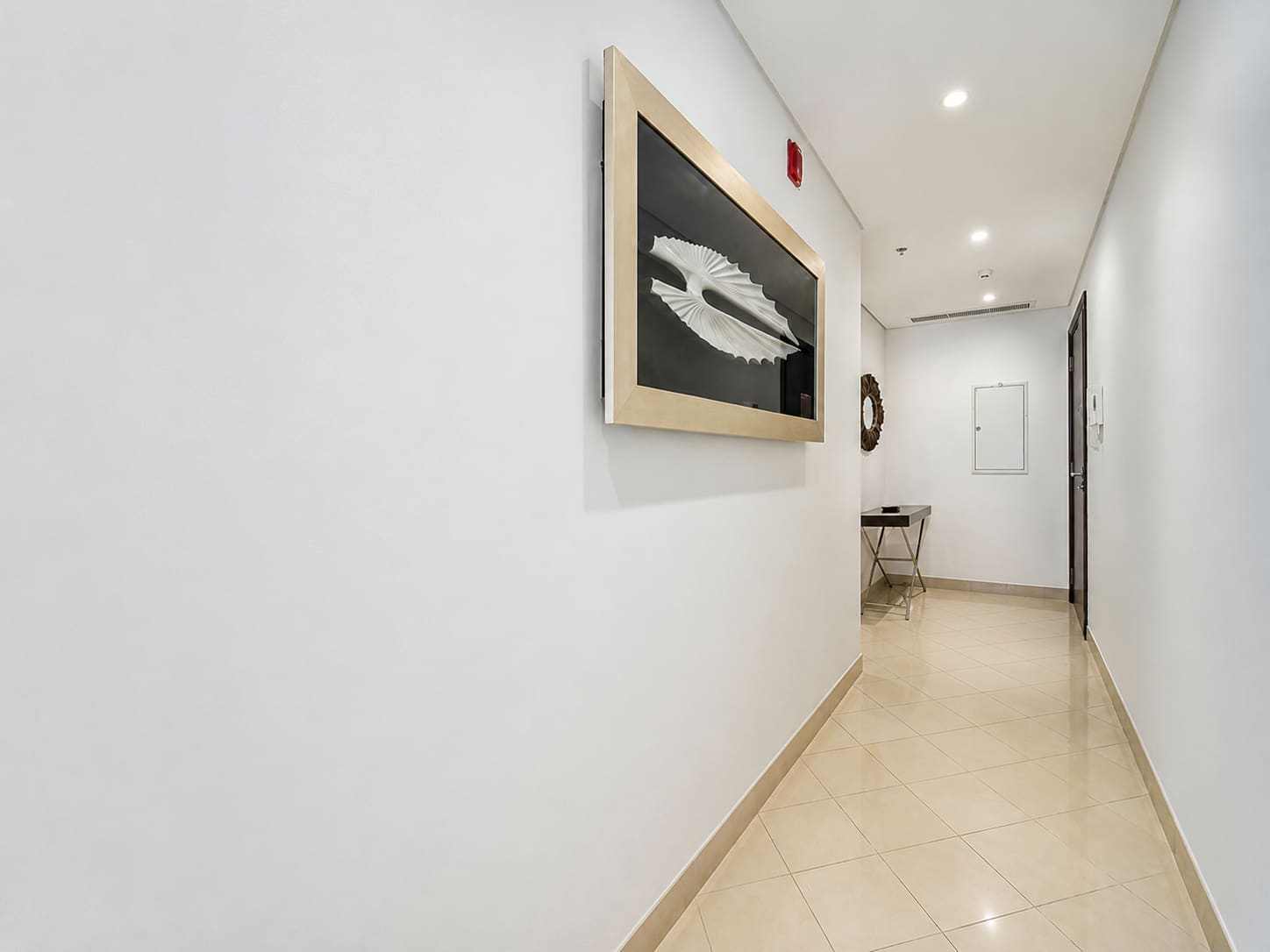 Luxury Dubai Apartment with Pool & Golf View - Image 7