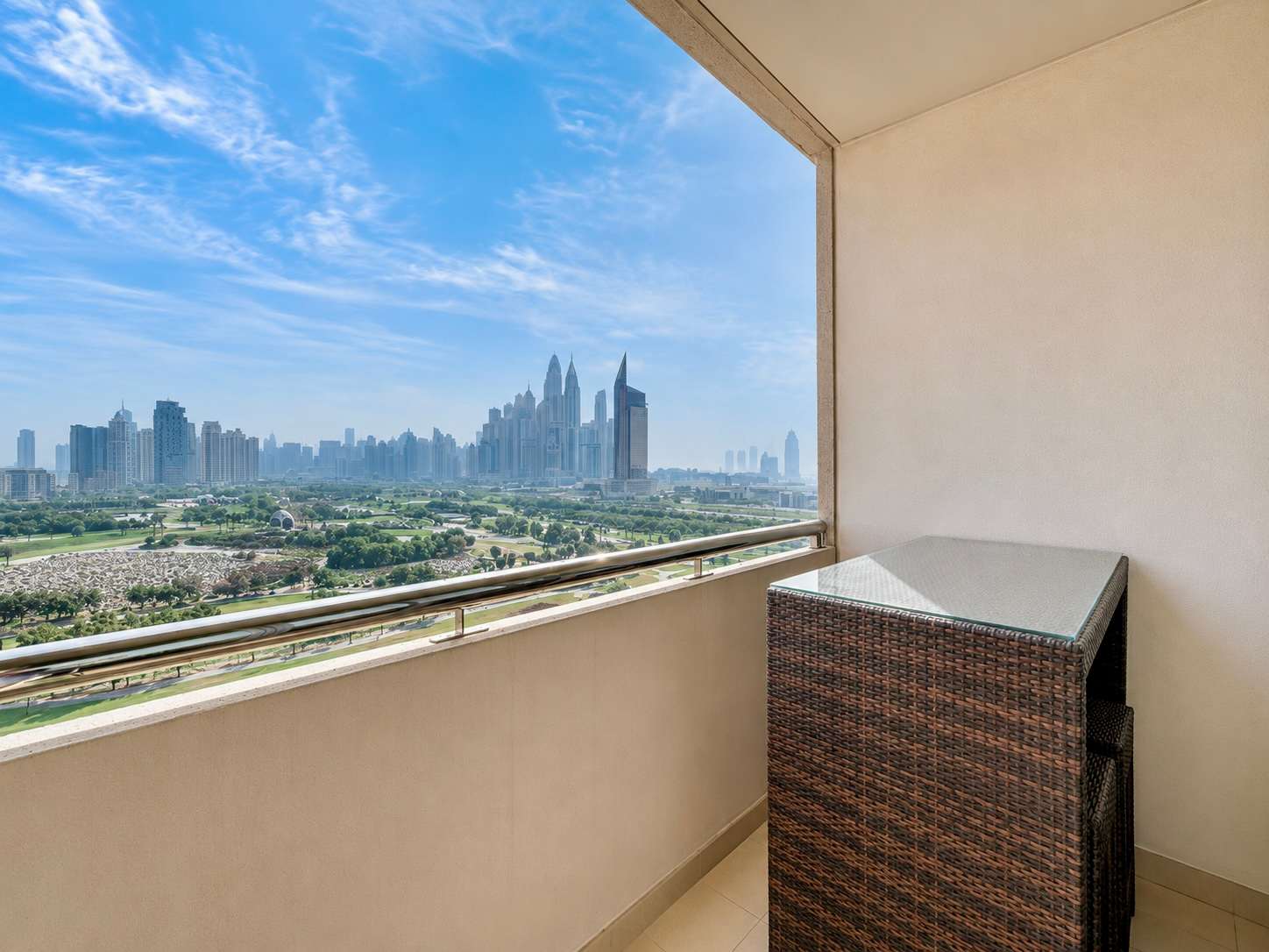 Luxury Dubai Apartment with Pool & Golf View - Image 19