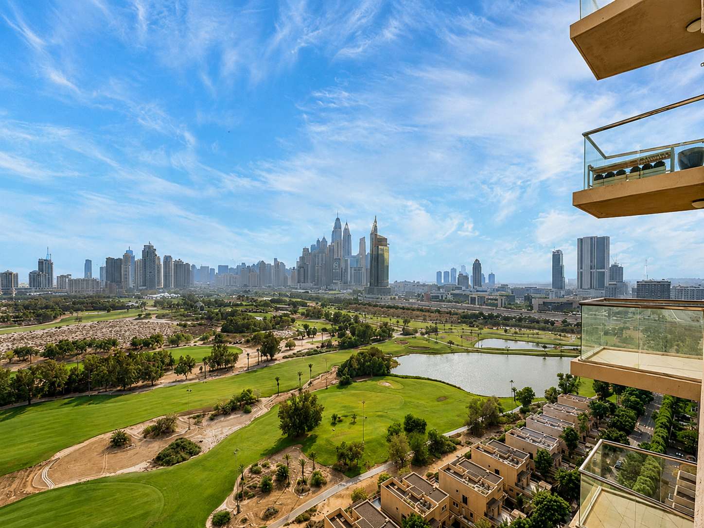 Luxury Dubai Apartment with Pool & Golf View - Image 21