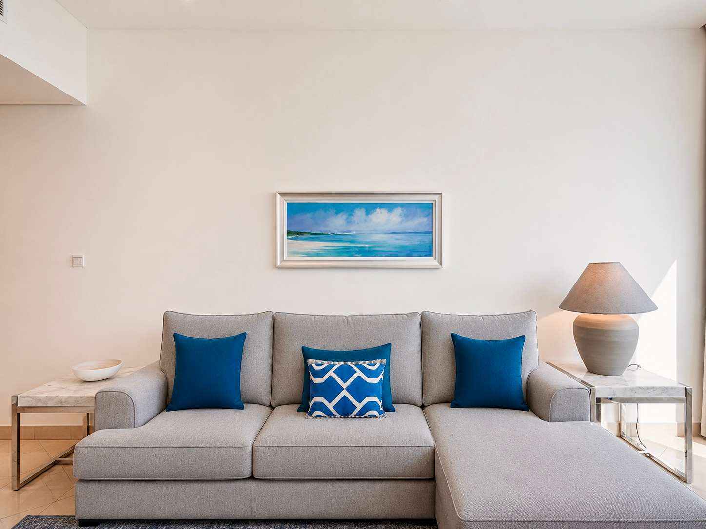 Luxury Dubai Apartment with Pool & Golf View - Image 3