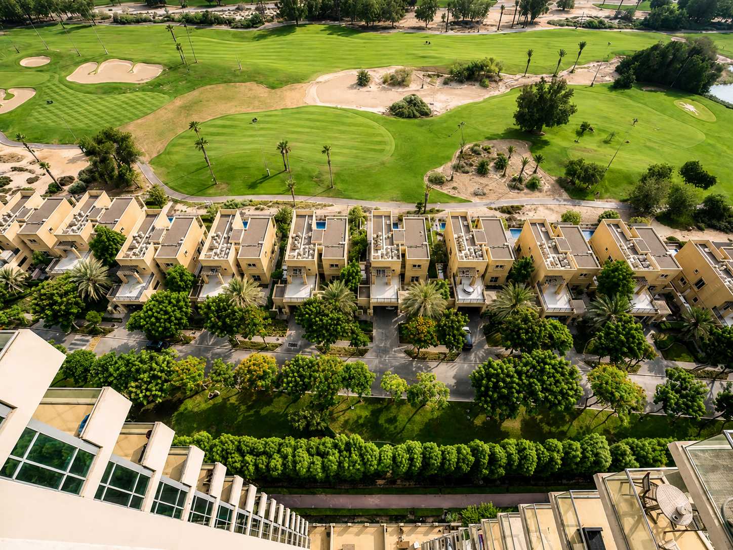 Luxury Dubai Apartment with Pool & Golf View - Image 20
