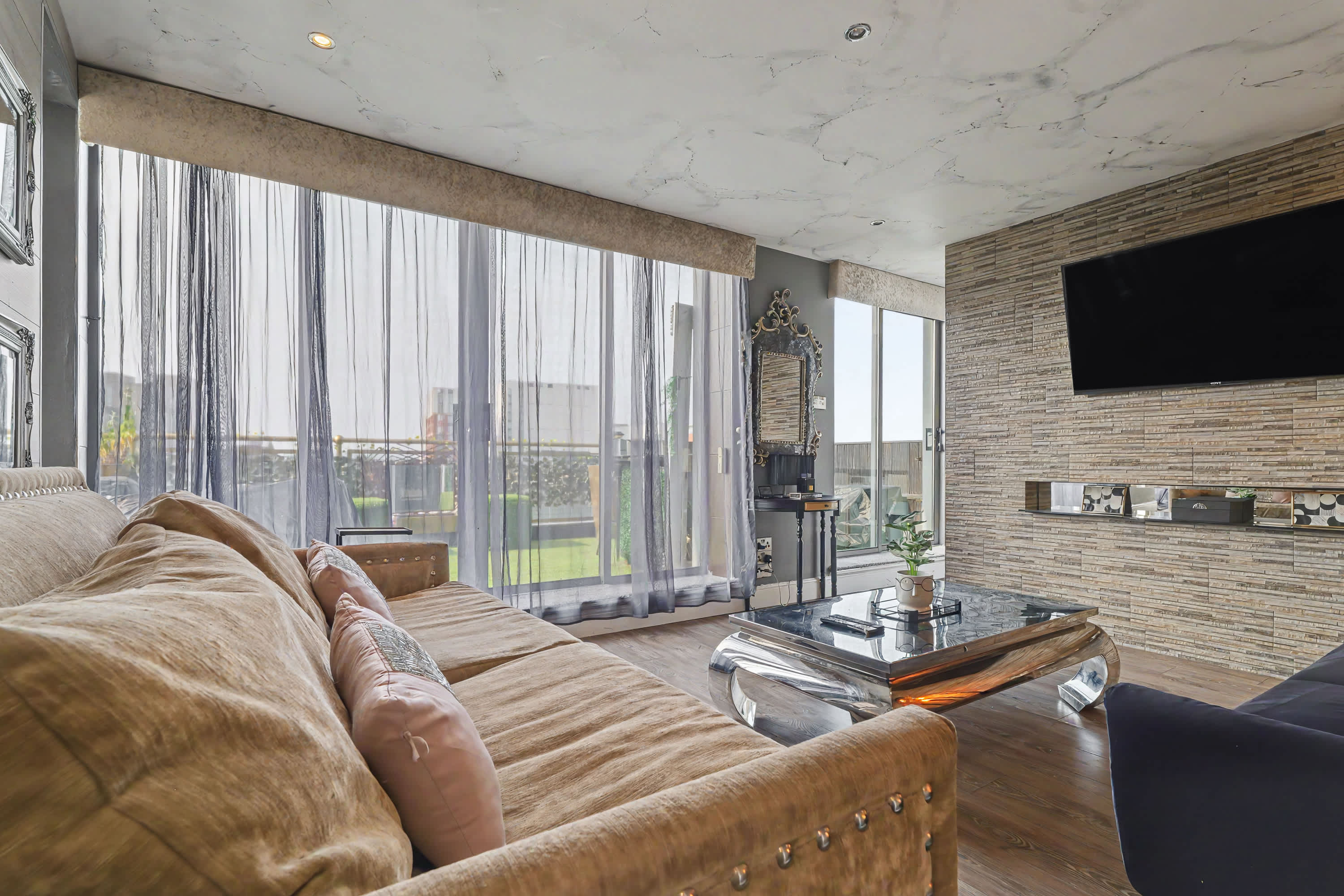 NEW | 2 Bedroom Glasgow Penthouse with Rooftop Terrace in Buchanan Street 10 G1 3LB - Property image 3 - VivreStays