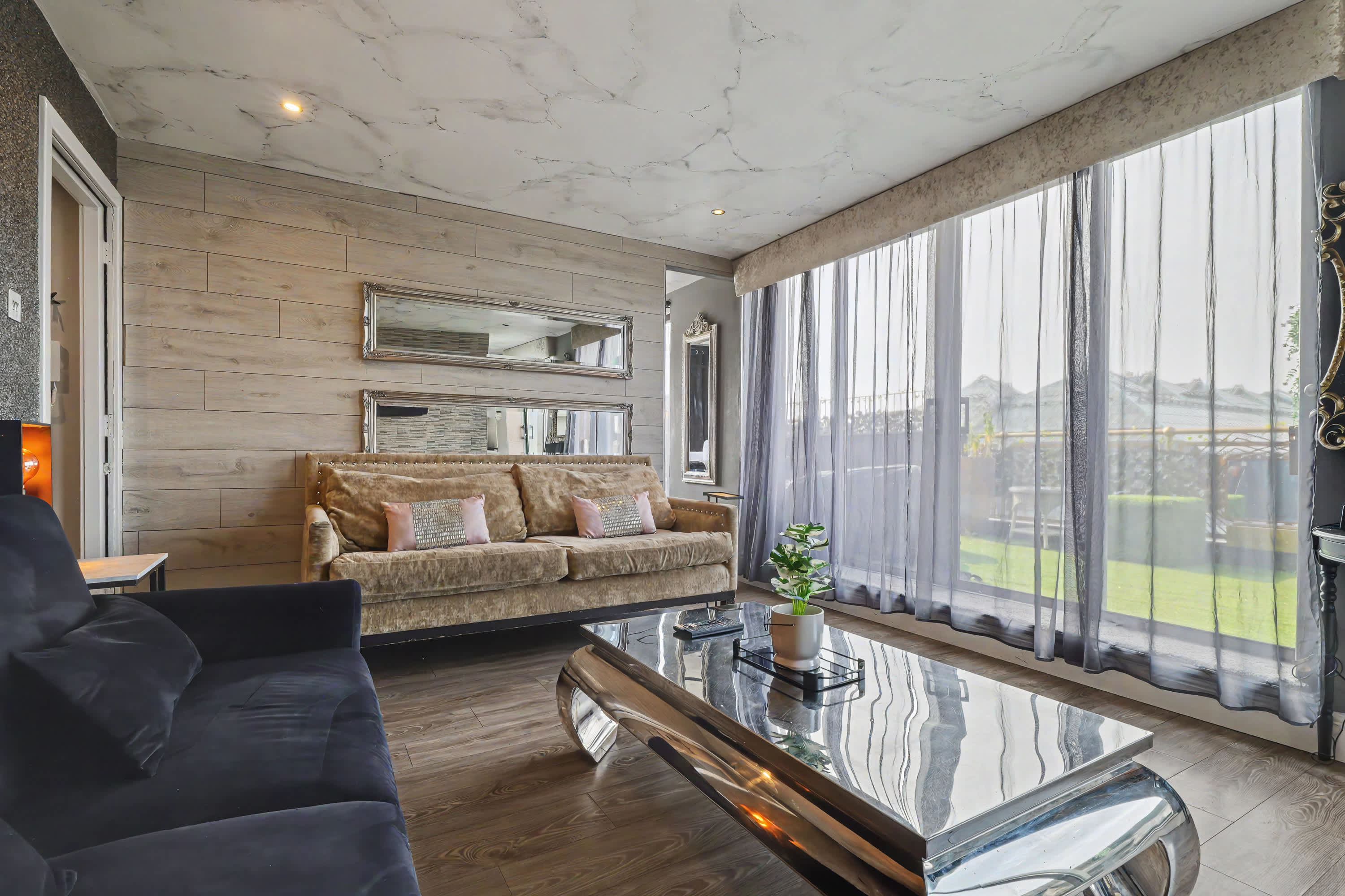 NEW | 2 Bedroom Glasgow Penthouse with Rooftop Terrace in Buchanan Street 10 G1 3LB - Property image 4 - VivreStays