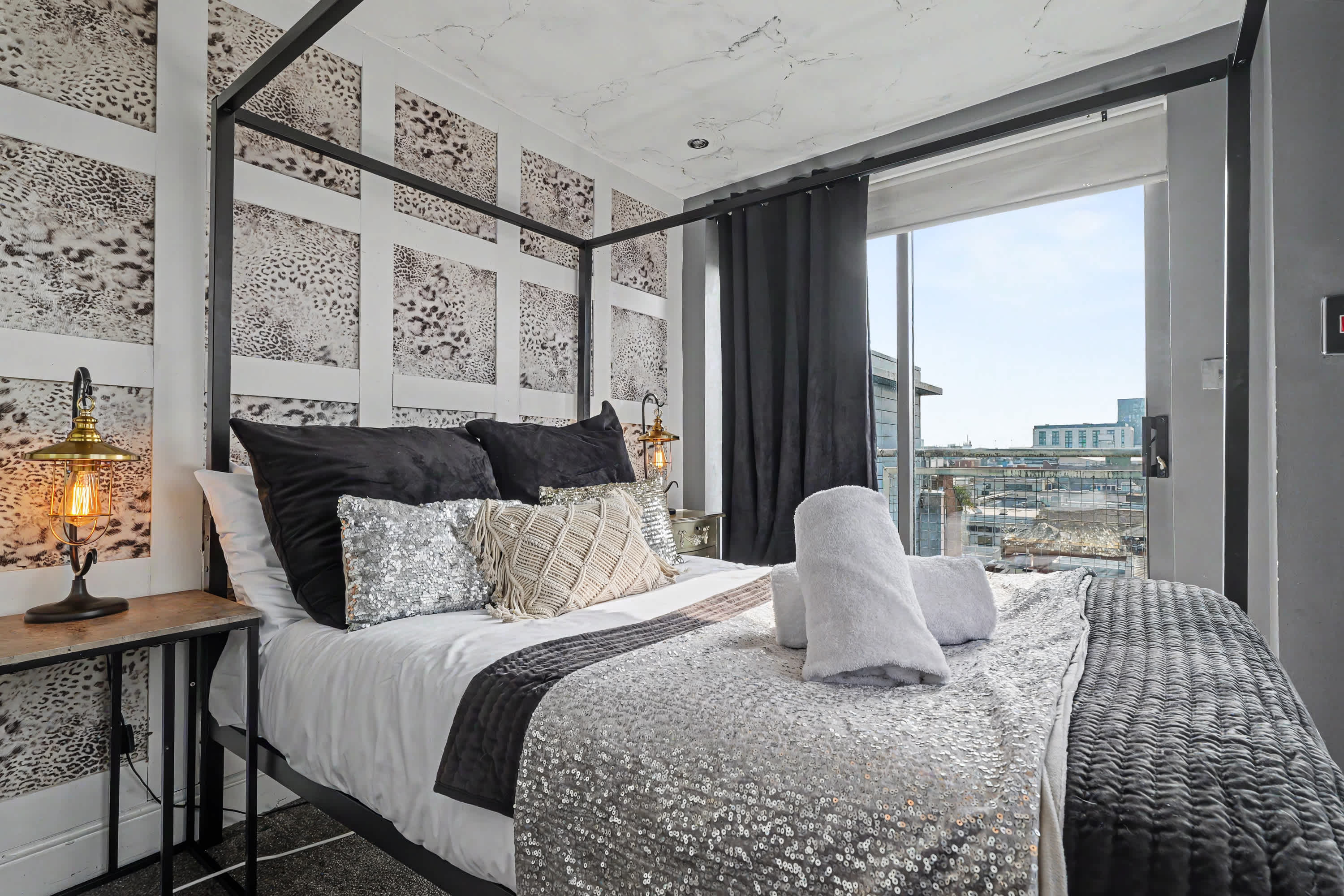 NEW | 2 Bedroom Glasgow Penthouse with Rooftop Terrace in Buchanan Street 10 G1 3LB - Property image 6 - VivreStays