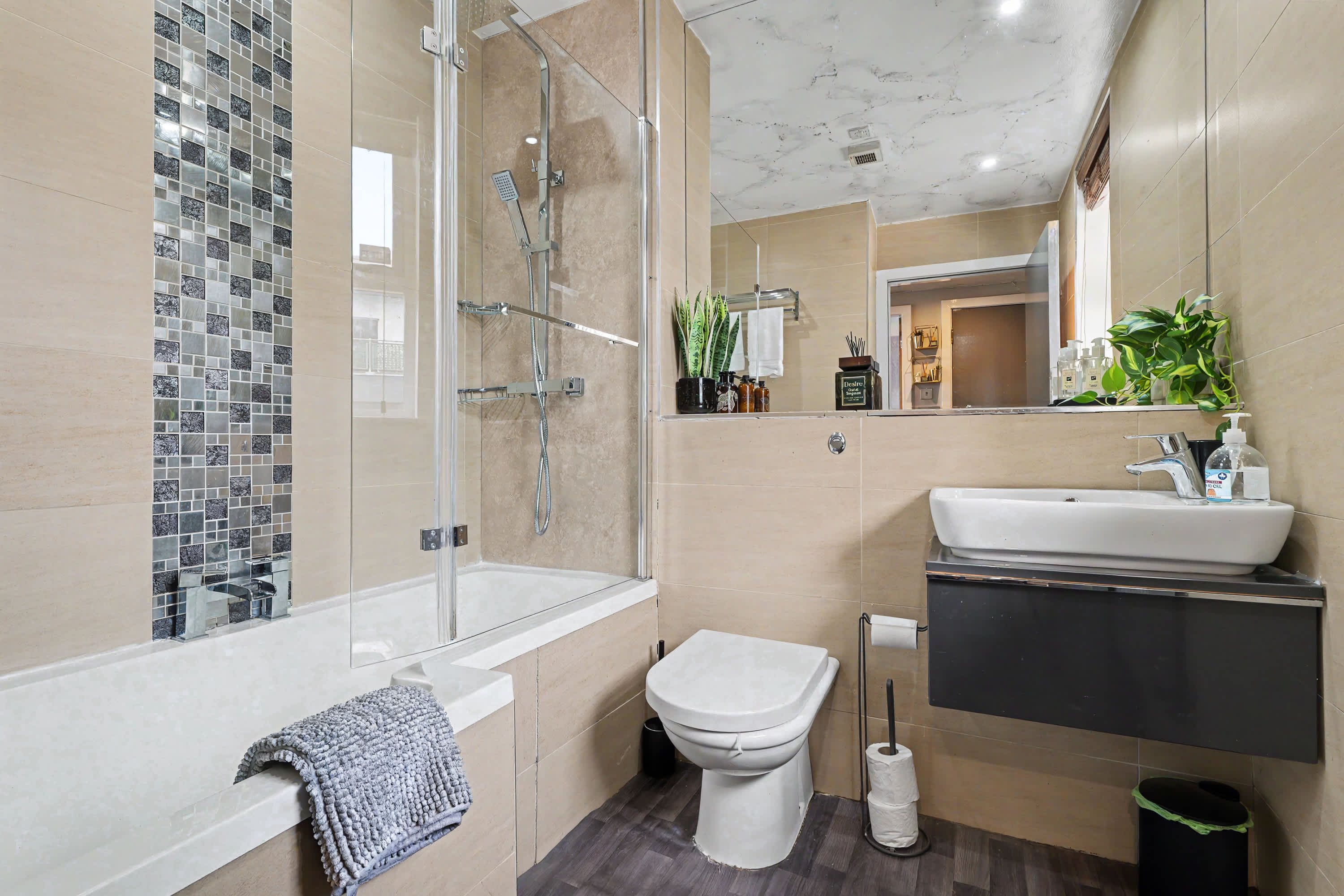 NEW | 2 Bedroom Glasgow Penthouse with Rooftop Terrace in Buchanan Street 10 G1 3LB - Property image 11 - VivreStays