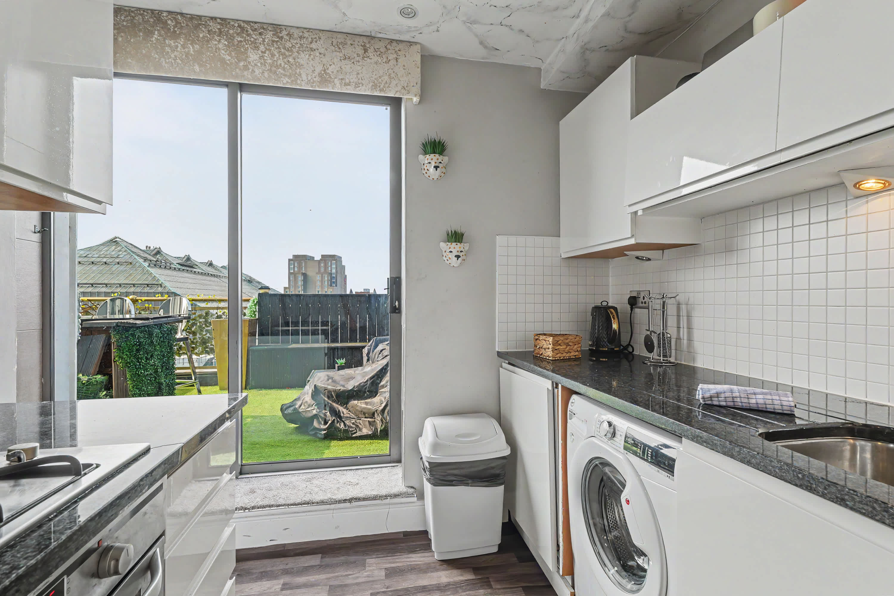 NEW | 2 Bedroom Glasgow Penthouse with Rooftop Terrace in Buchanan Street 10 G1 3LB - Property image 13 - VivreStays
