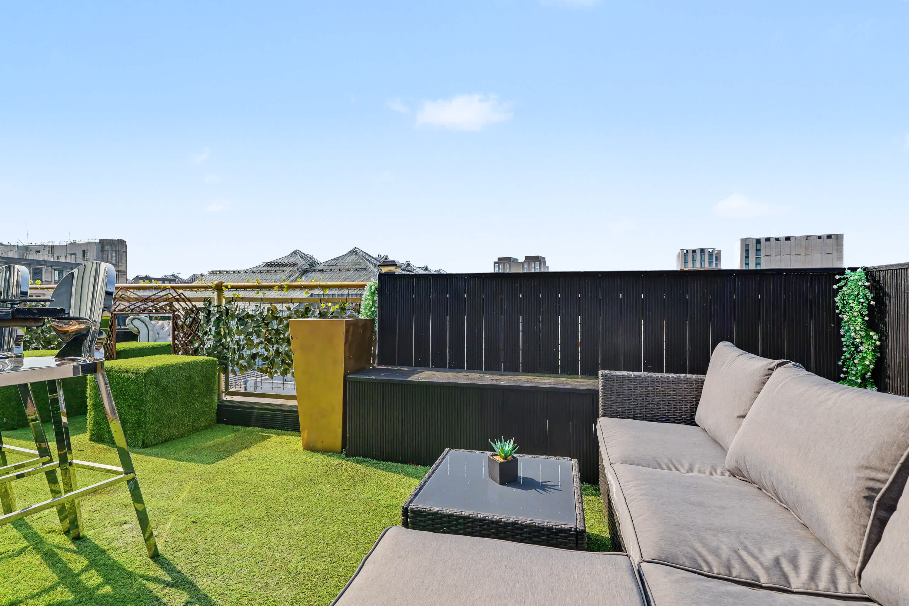 NEW | 2 Bedroom Glasgow Penthouse with Rooftop Terrace in Buchanan Street 10 G1 3LB - Property image 14 - VivreStays