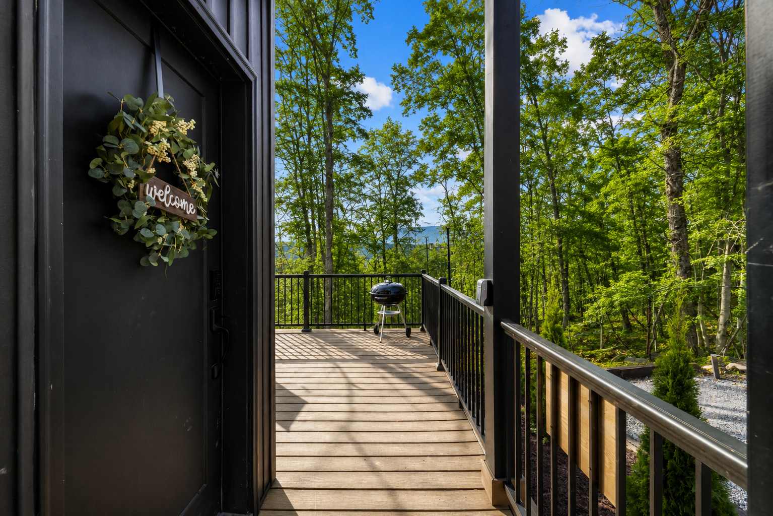 Modern Cabin Retreat w Hot Tub, Sauna & Fire Pit