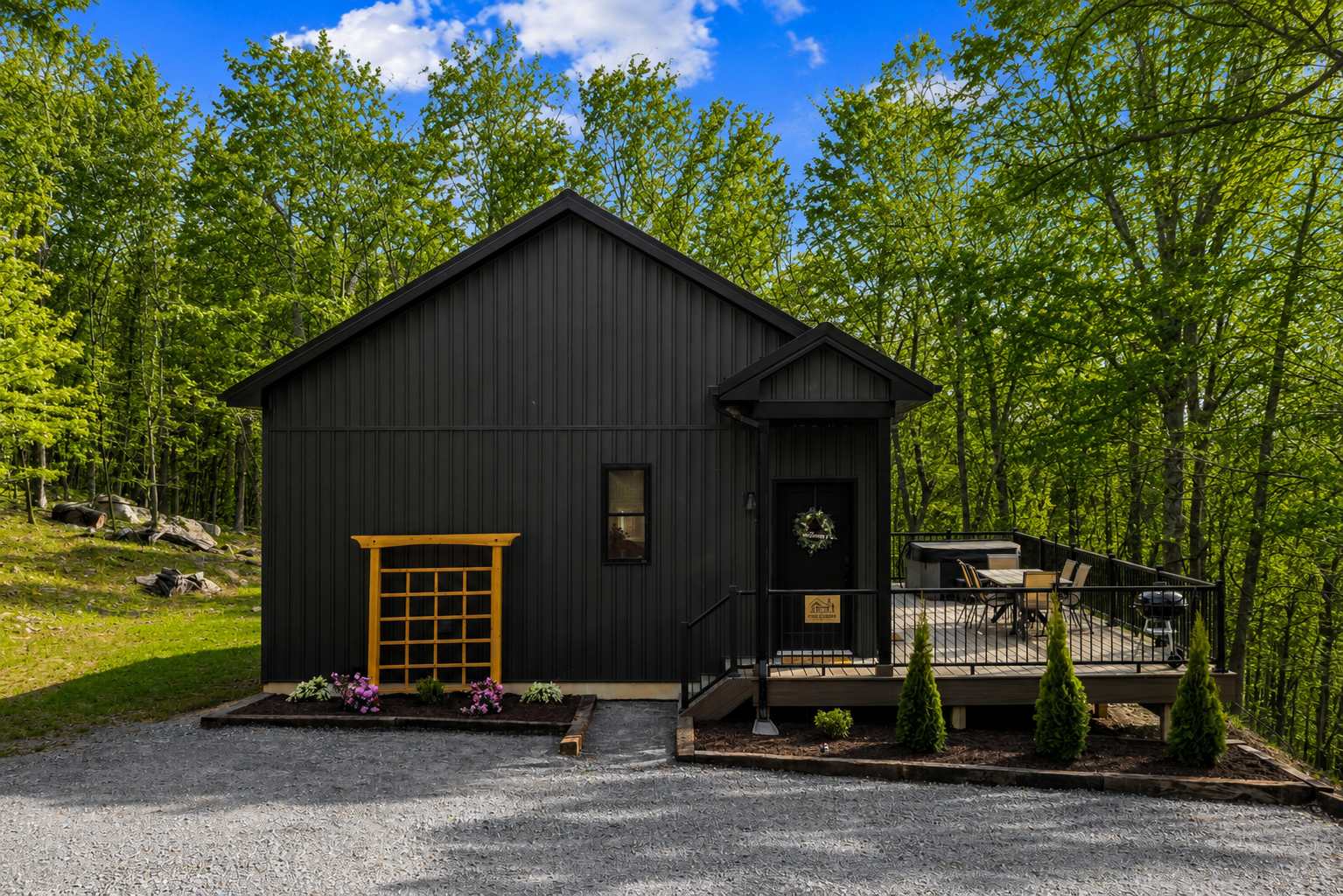 Modern Cabin Retreat w Hot Tub, Sauna & Fire Pit