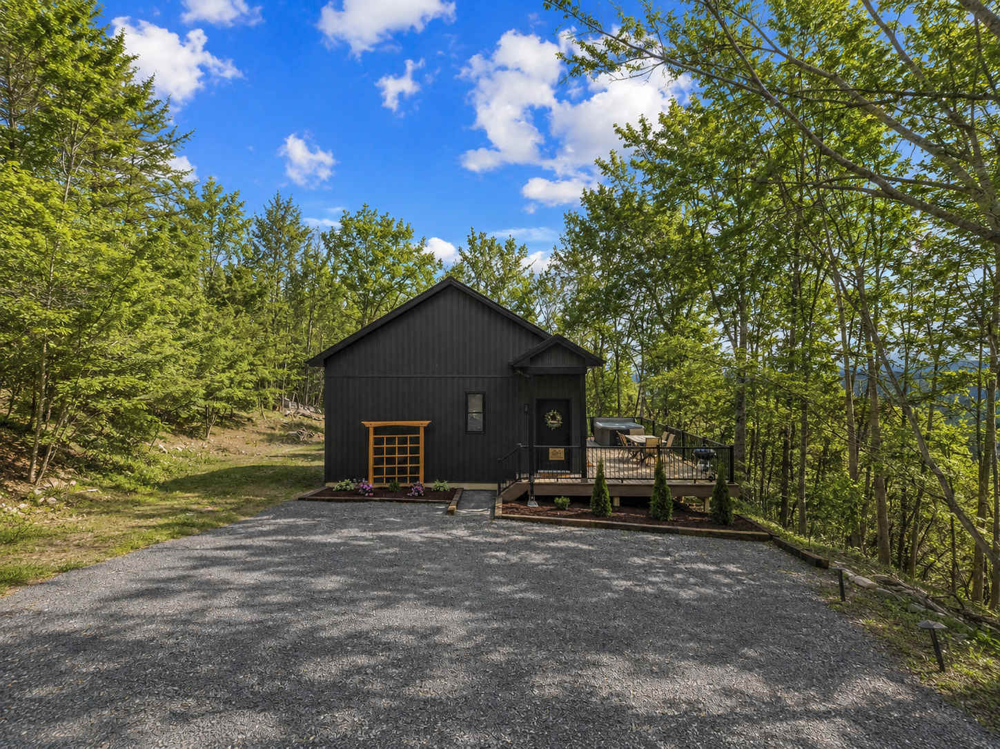 Modern Cabin Retreat w Hot Tub, Sauna & Fire Pit