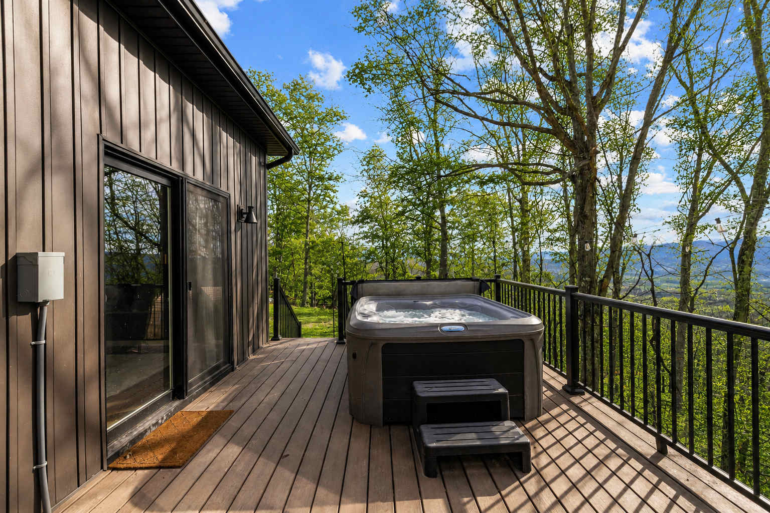 Modern Cabin Retreat w Hot Tub, Sauna & Fire Pit