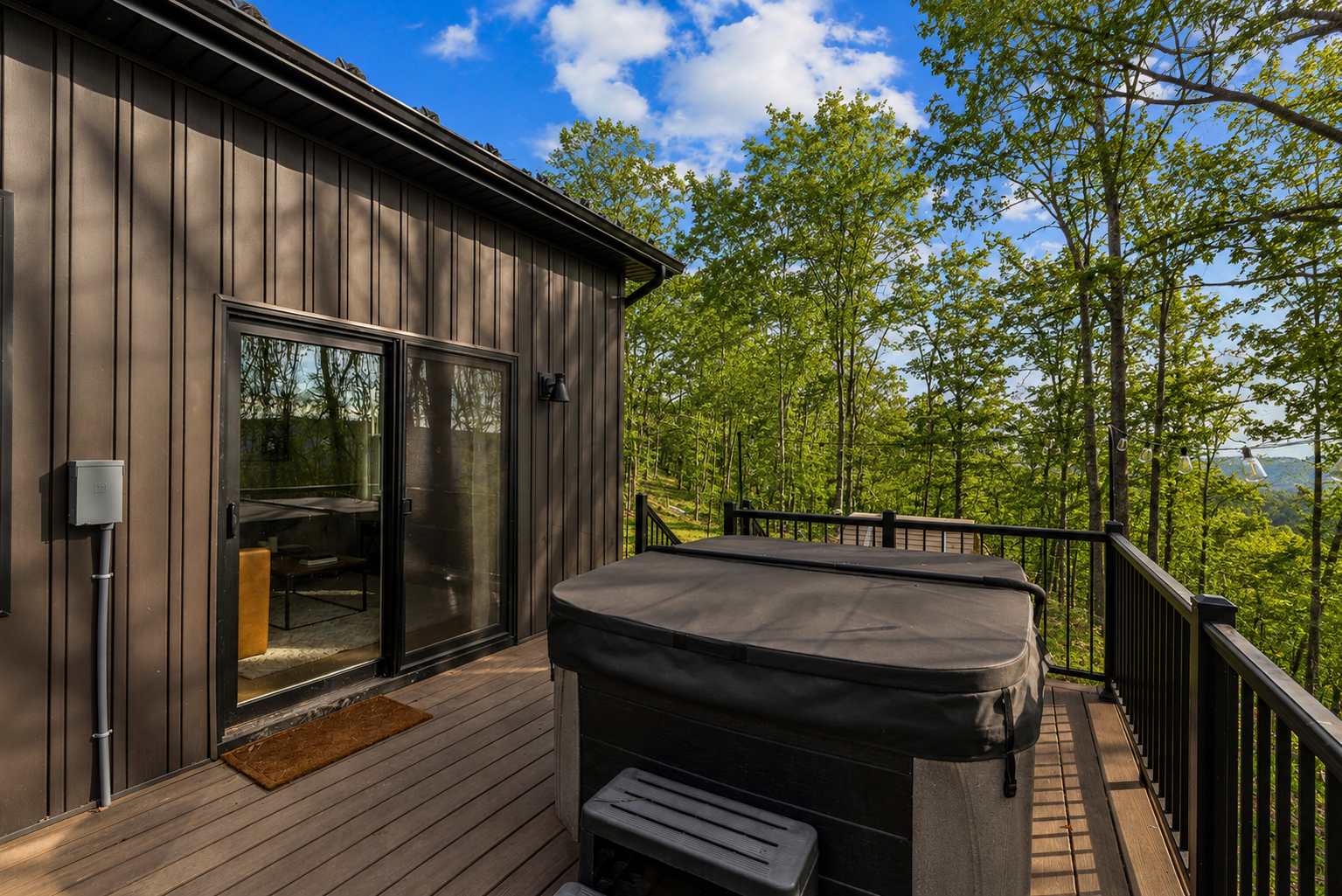 Modern Cabin Retreat w Hot Tub, Sauna & Fire Pit