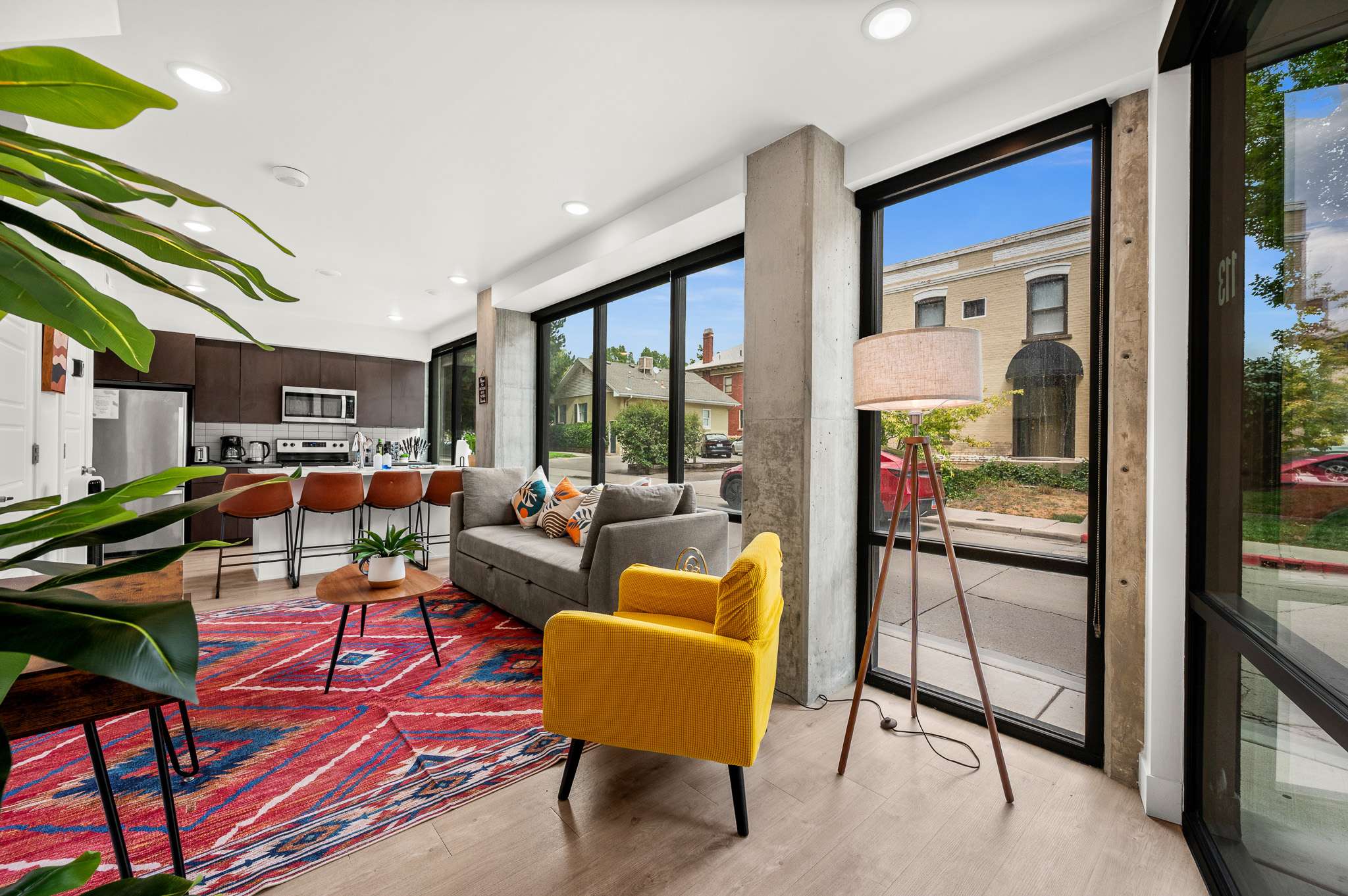 Prime Location Rooftop, Pool, Hot Tub & Gym