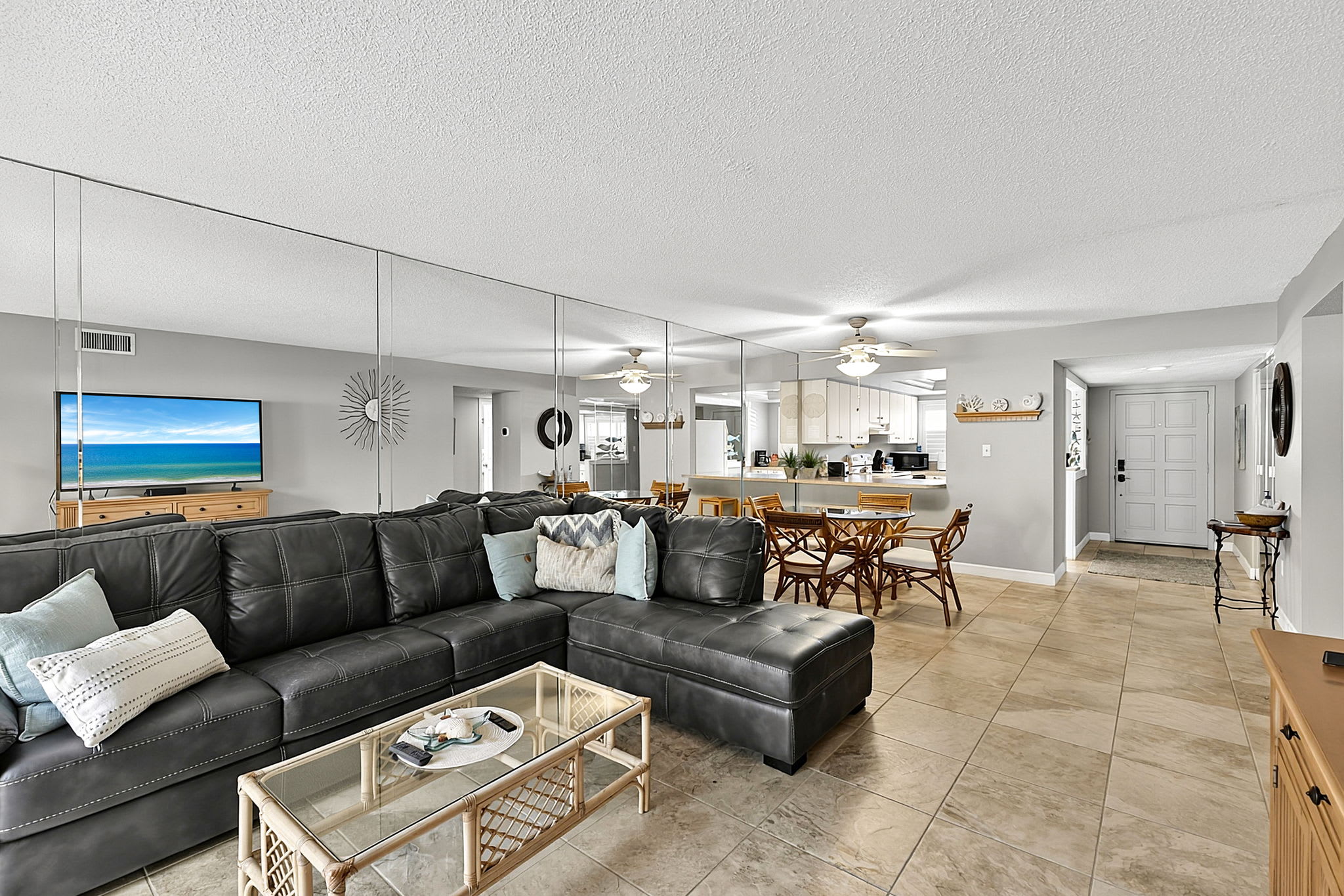 Ground-Floor Condo Walk to Beach