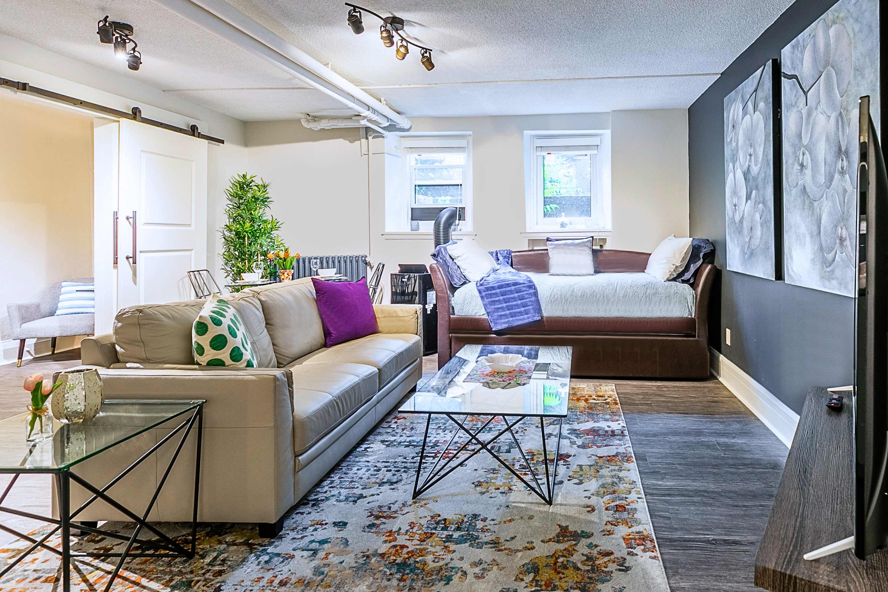 2BR Basement Unit in Durand Walk to GO