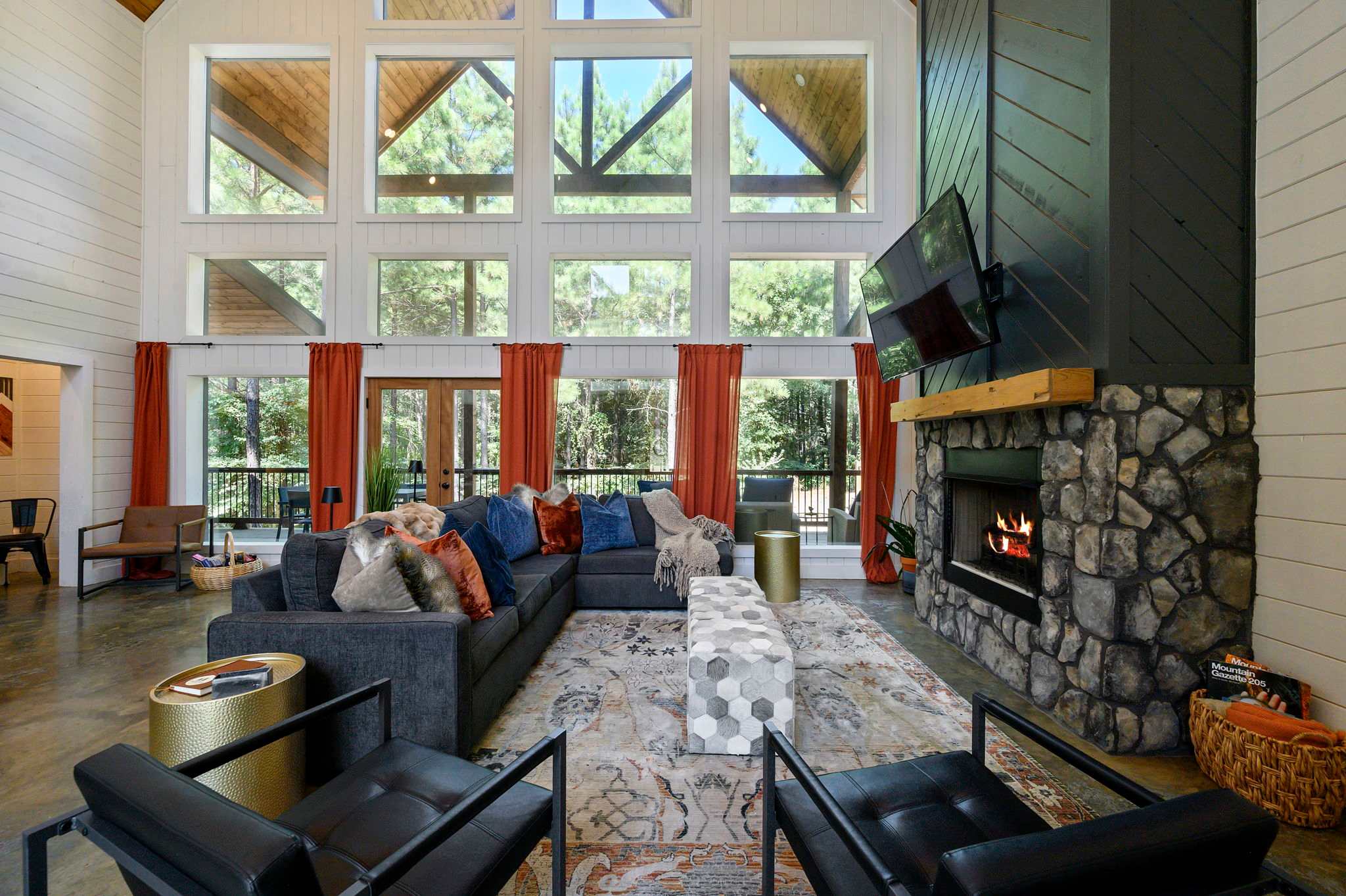 NEW! Modern Cabin - Hot Tub & Fire Pit - Sleeps 6!