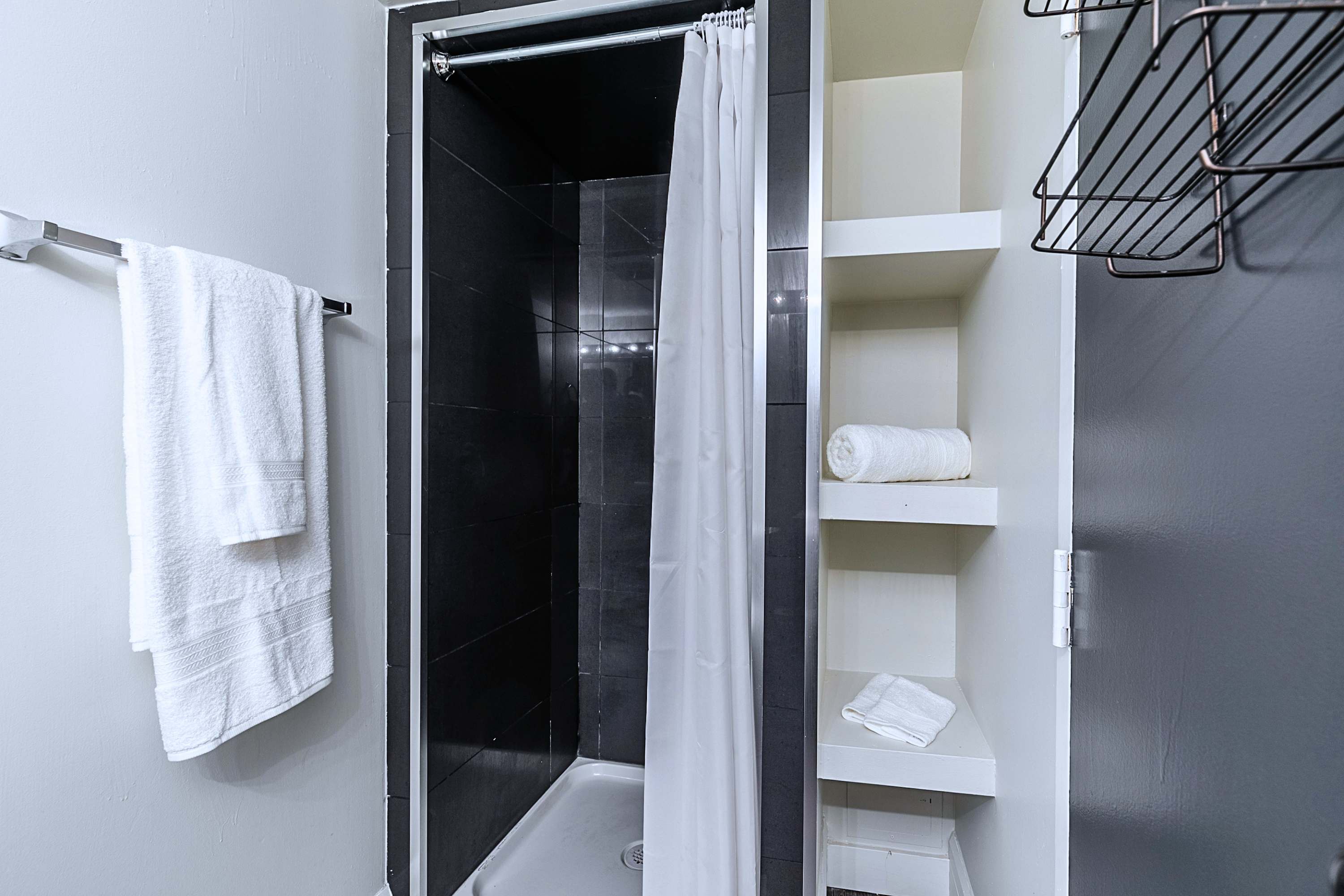 Fresh Shower Area With Modern Setup