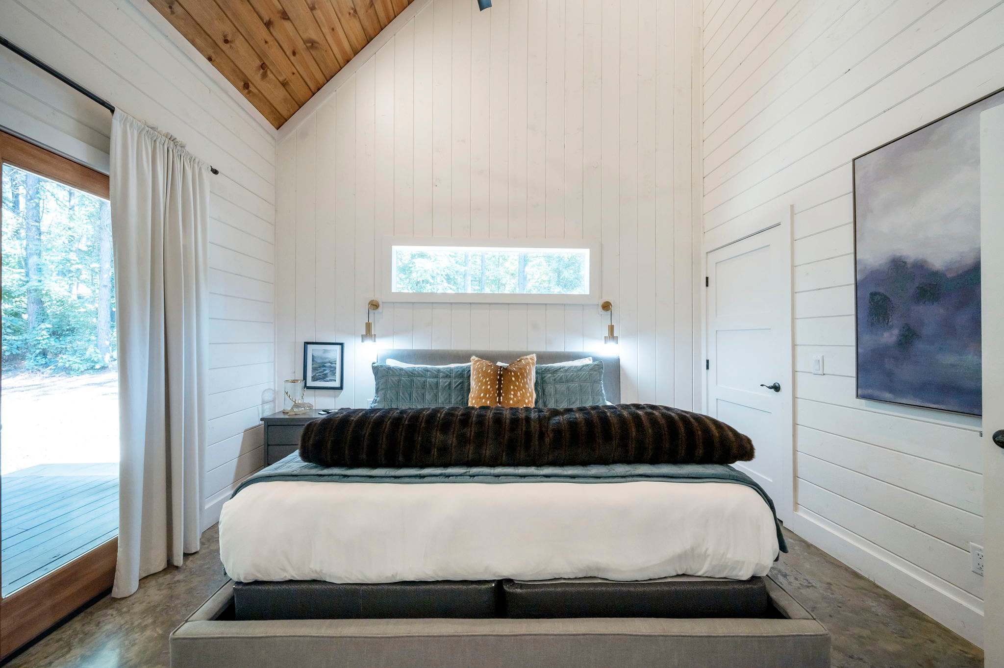 NEW! Modern Cabin - Hot Tub & Fire Pit - Sleeps 6!
