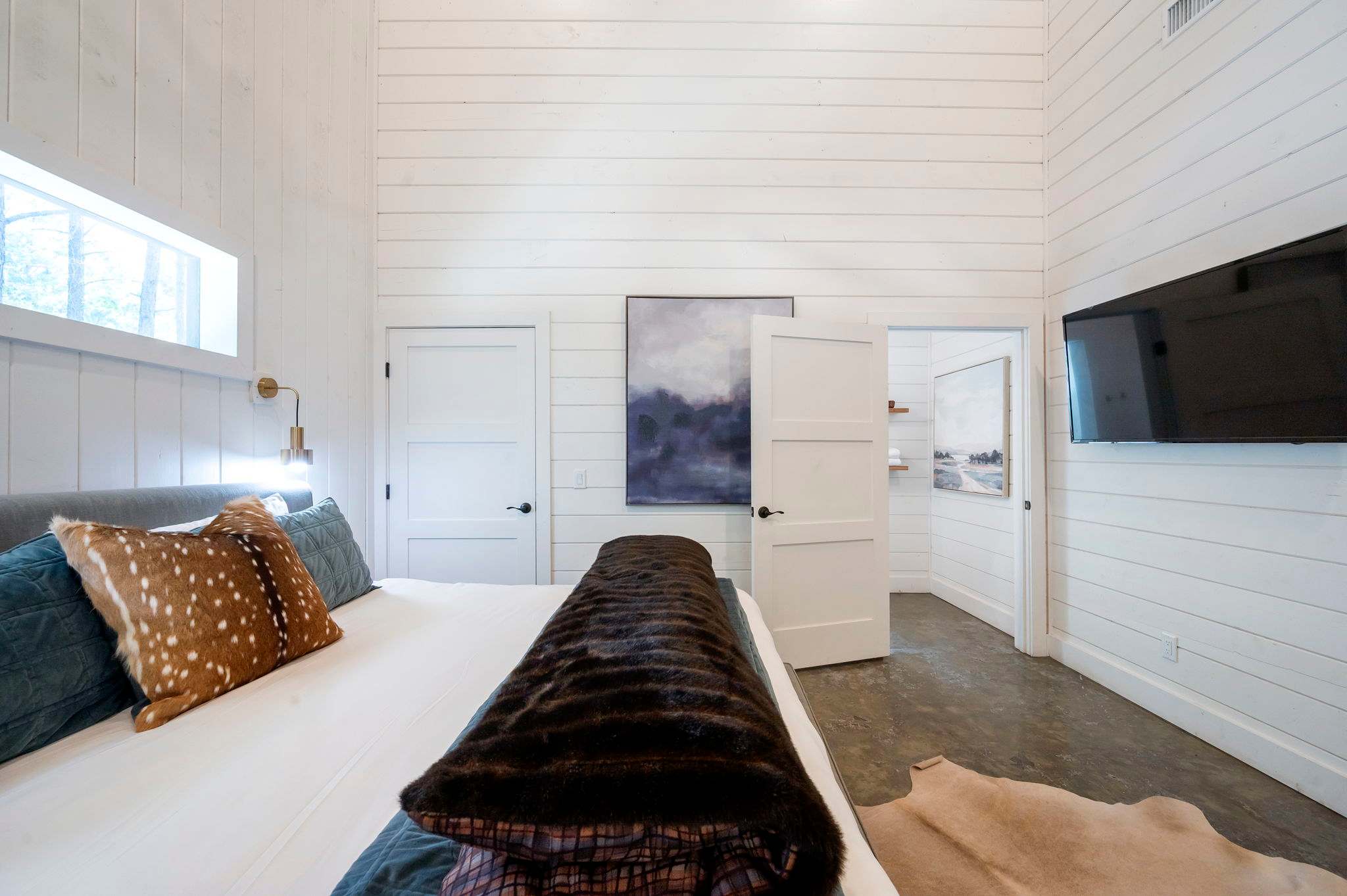 NEW! Modern Cabin - Hot Tub & Fire Pit - Sleeps 6!