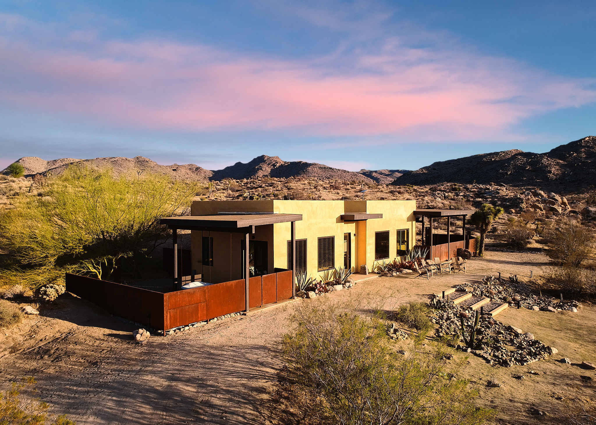Lobo Luna: Home next to Joshua Tree National Park in Joshua Tree, CA