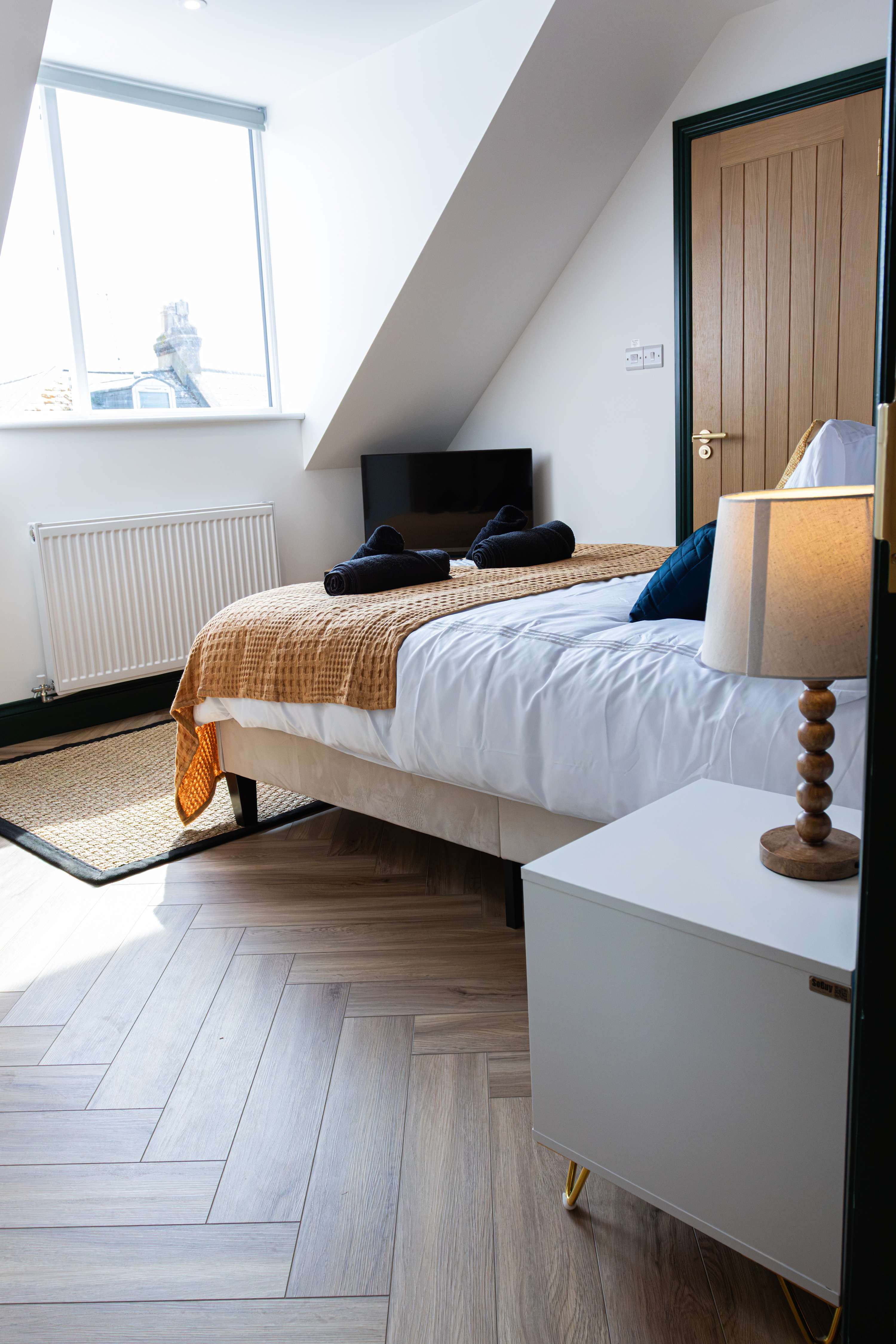 Luxury Seaton Beach Devon Sleeps 8 Parking in Queen Street 36 EX12 2RB - Property image 8 - VivreStays