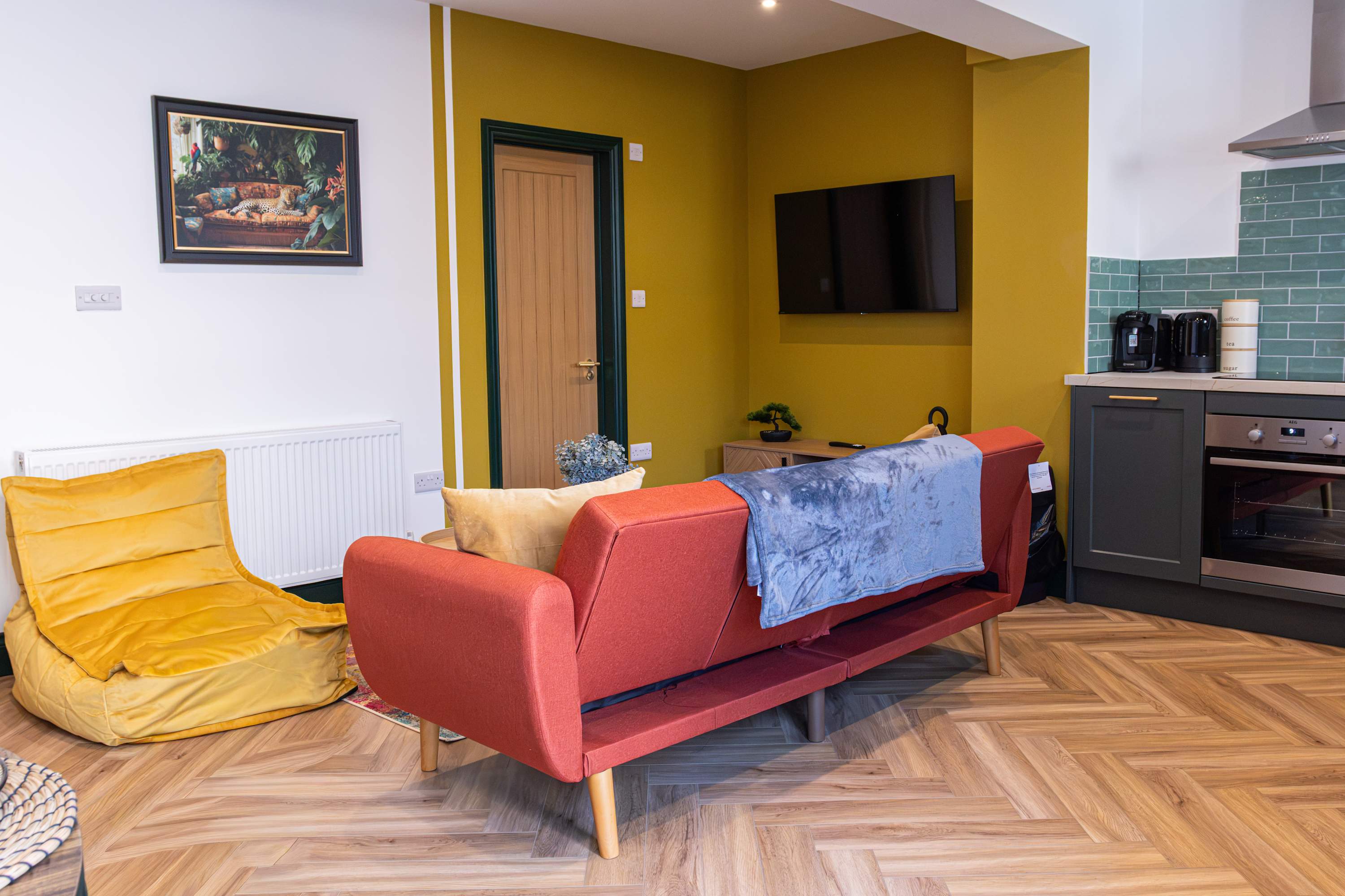 Luxury Seaton Beach Devon Sleeps 8 Parking in Queen Street 36 EX12 2RB - Property image 29 - VivreStays