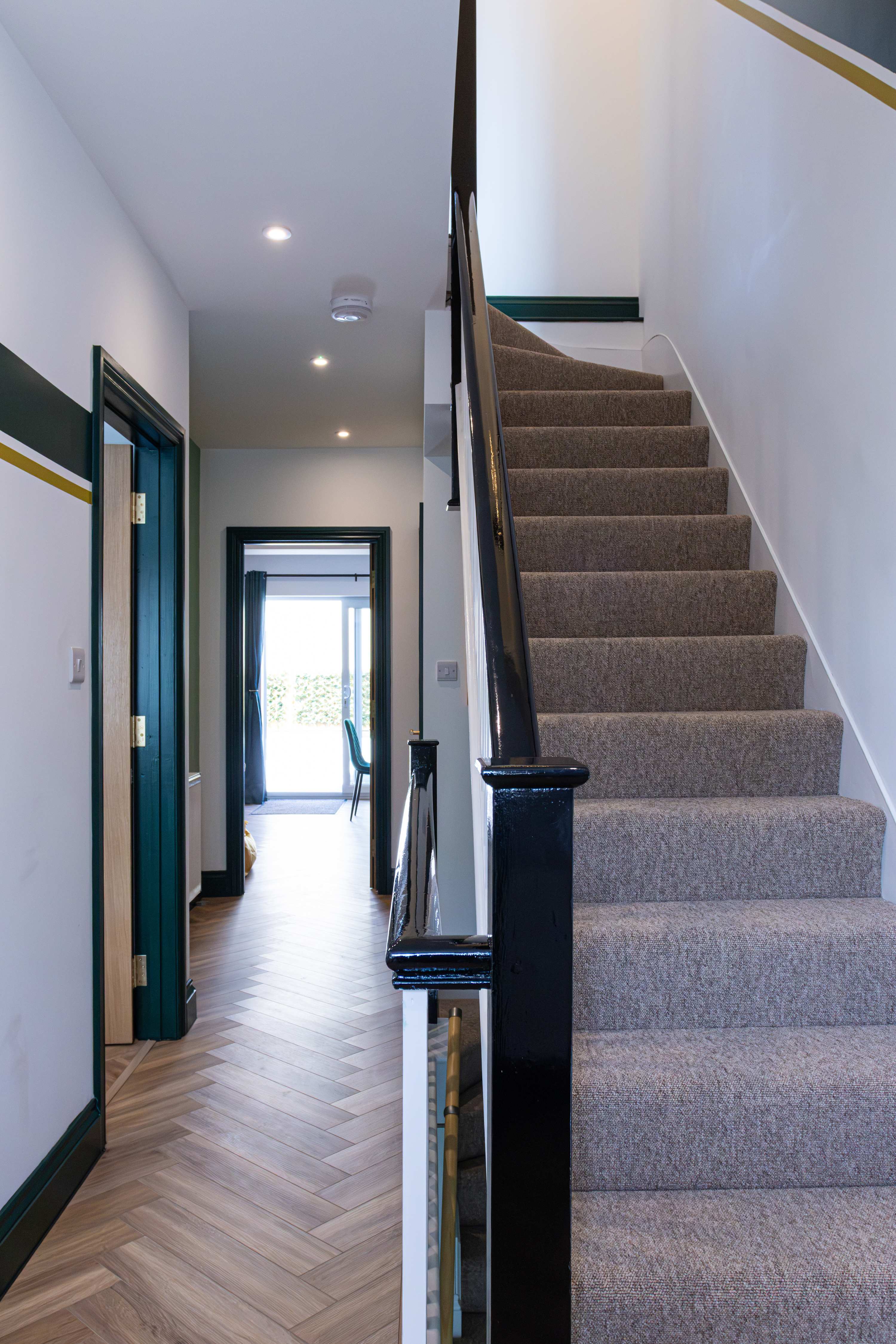 Luxury Seaton Beach Devon Sleeps 8 Parking in Queen Street 36 EX12 2RB - Property image 32 - VivreStays