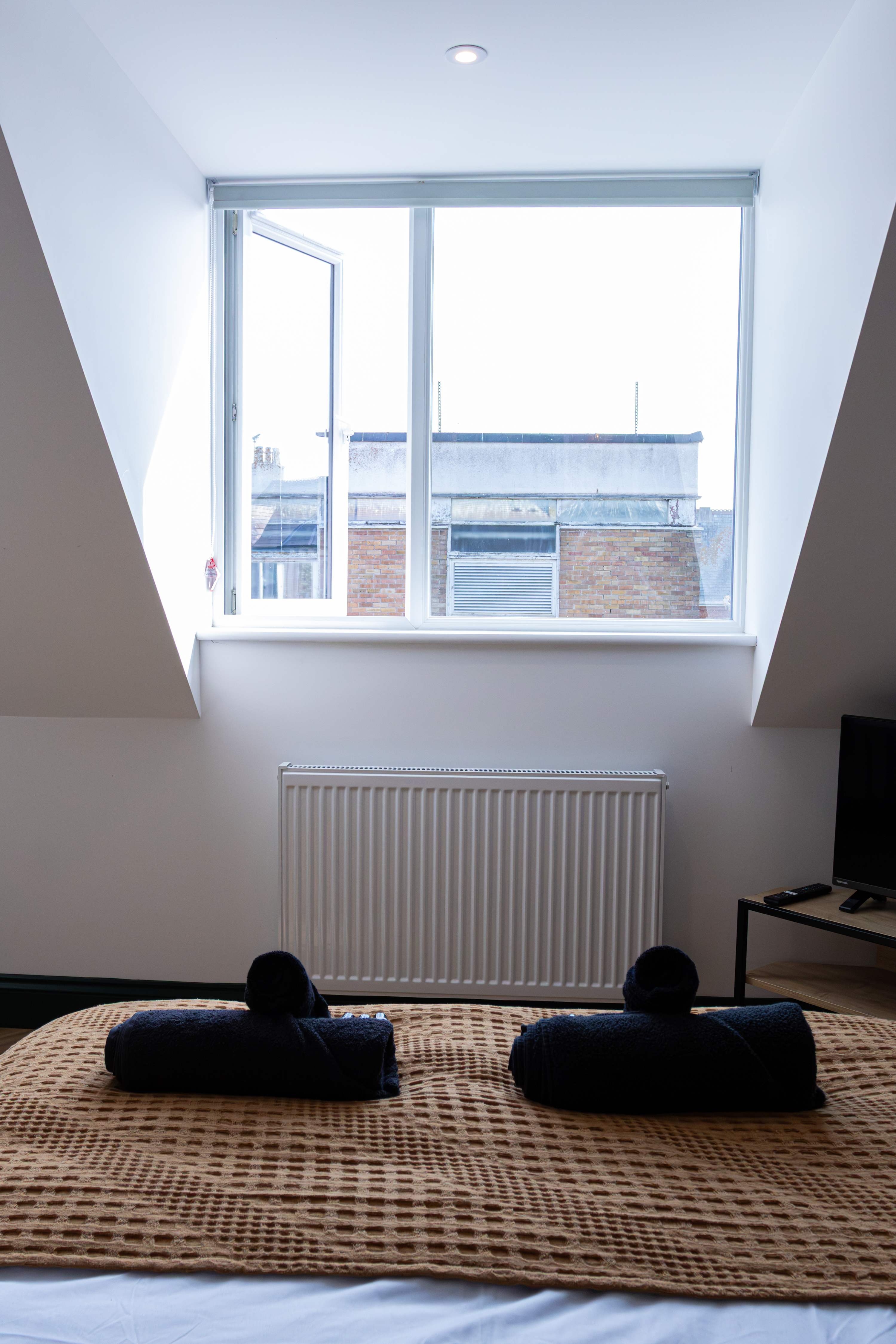 Luxury Seaton Beach Devon Sleeps 8 Parking in Queen Street 36 EX12 2RB - Property image 37 - VivreStays