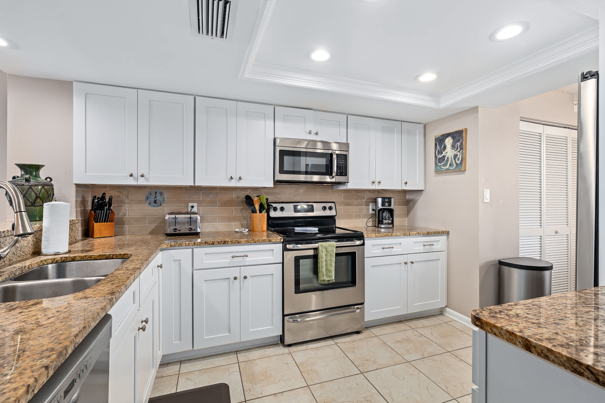 Sandy Toes l Oceanfront Condo l Heated Pool — photo 17